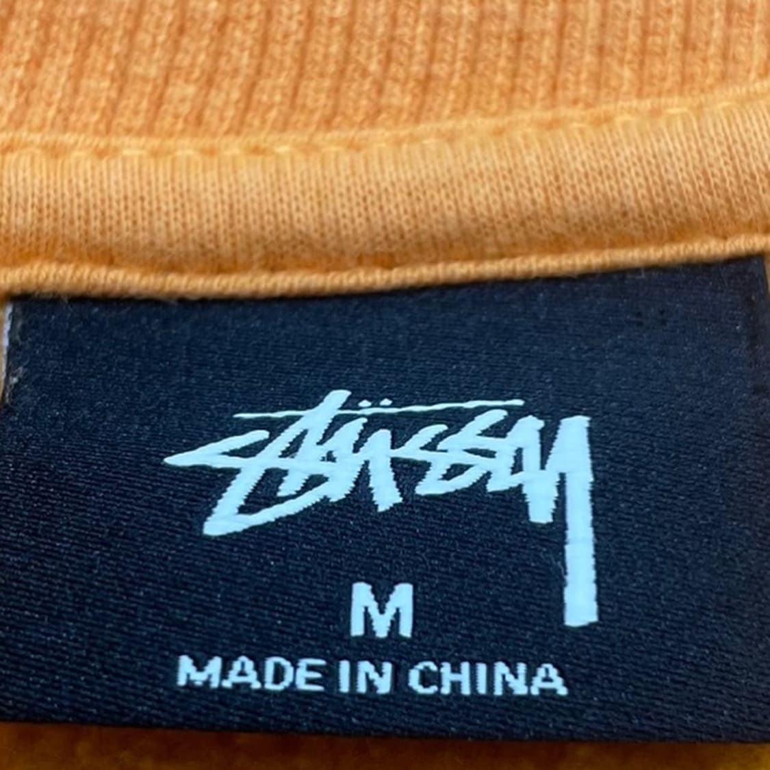 STUSSY  스투시 자수 스탁 커밍 미들로고 오렌지  상품이미지3