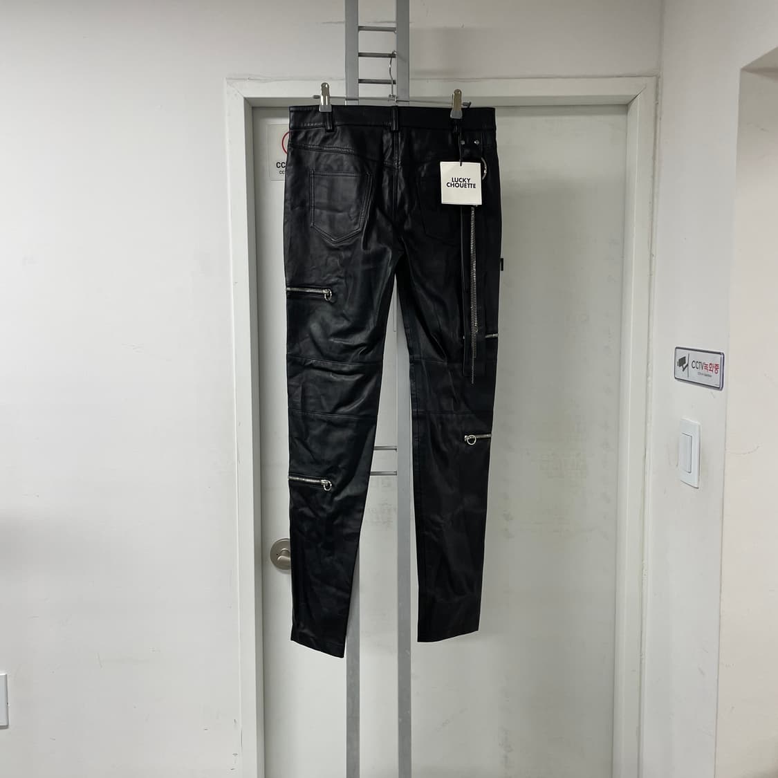 럭키슈에뜨 레더 팬츠 새상품 38(W) 상품이미지4