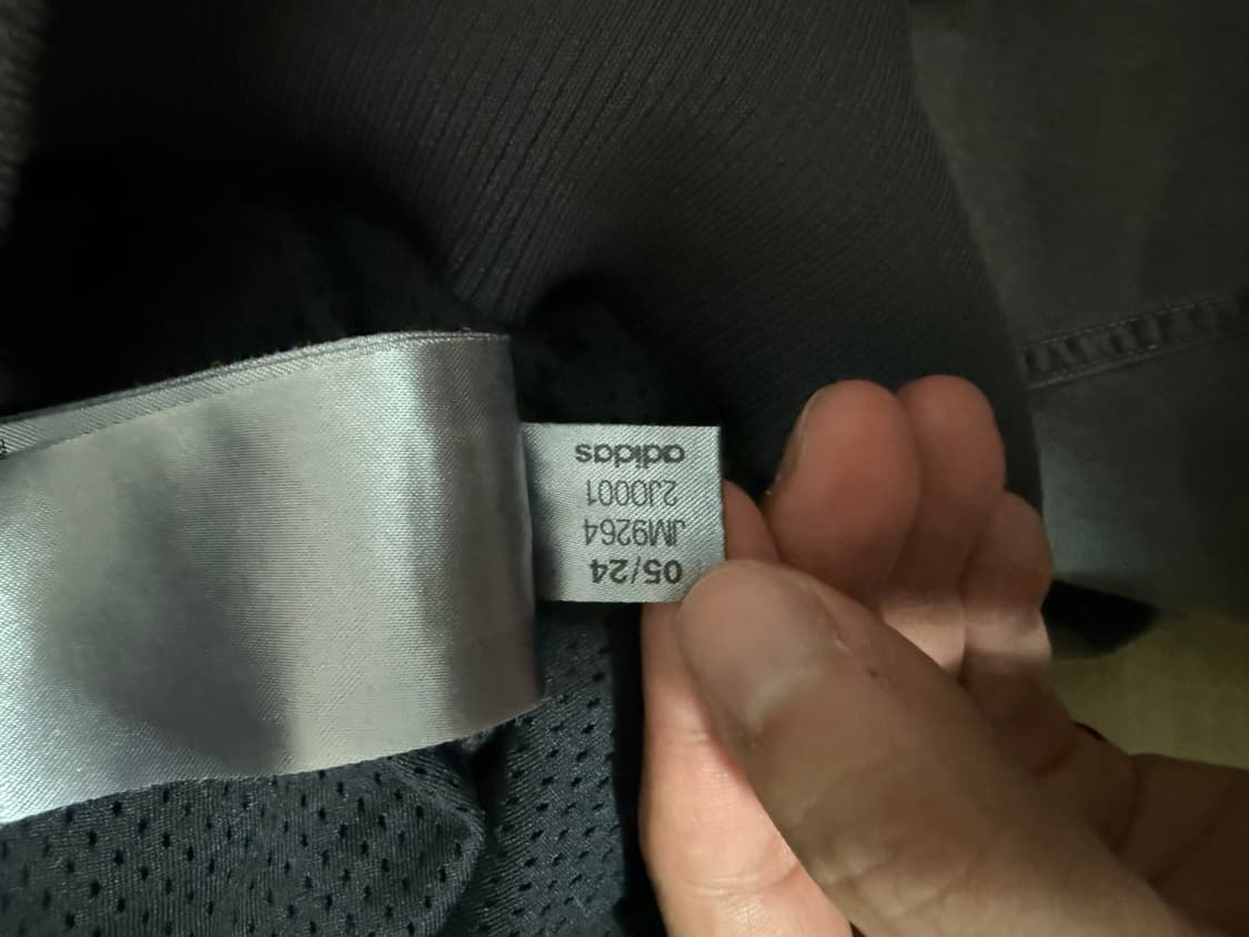 아디다스 아딜레늄2 워시드 봄버 자켓 L 사이즈 판매합니다. 상품이미지8