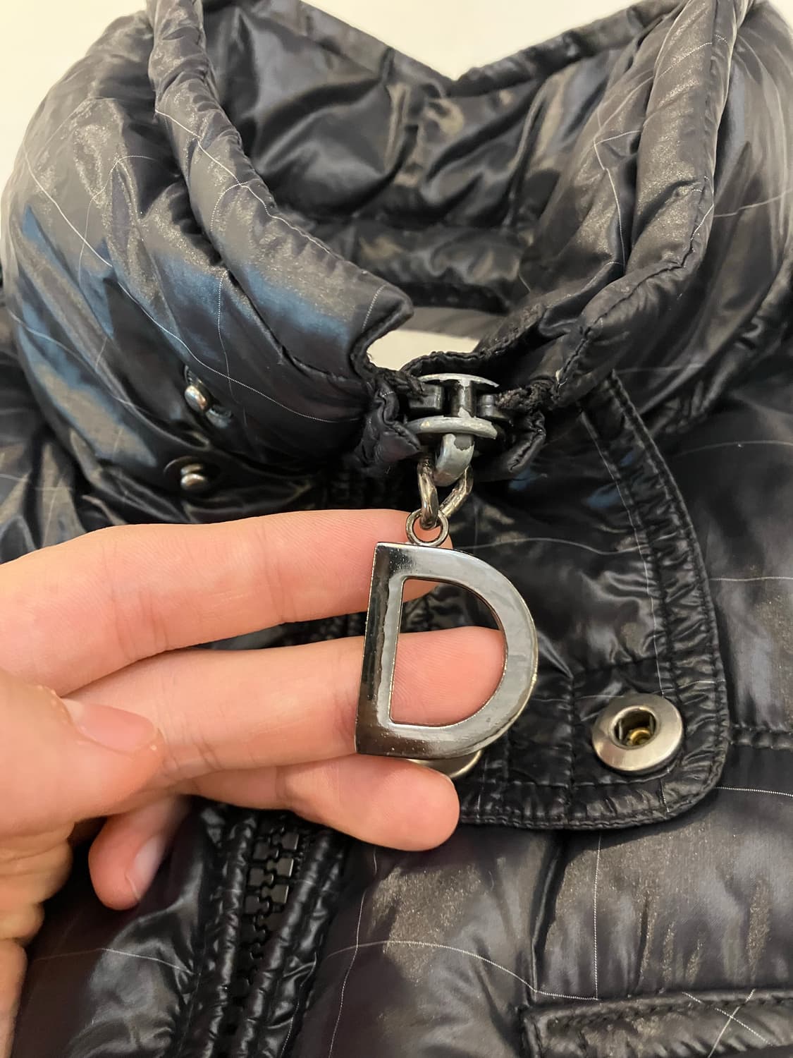 디젤 유광 멀티포켓 견장 체크패턴 숏패딩 블랙 상품이미지5