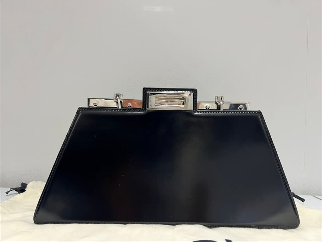 [정품/새상품급] 펜디 피카부 컷 체인 백 상품이미지3