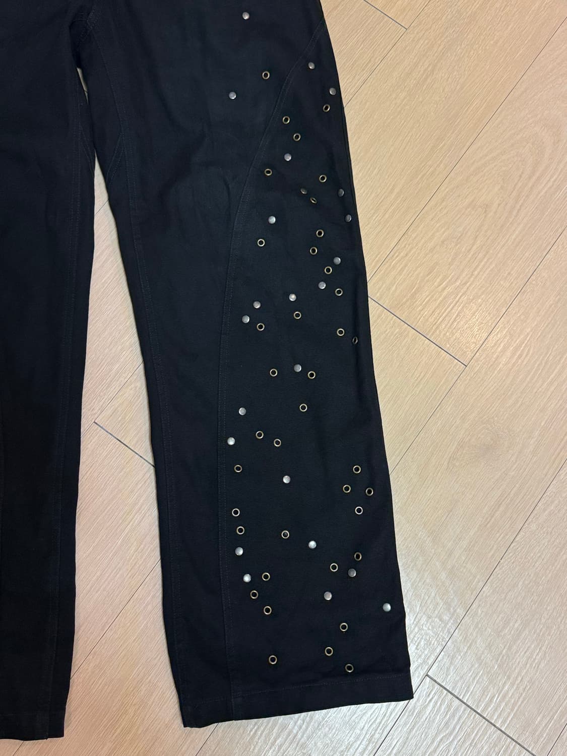 [40] 앤더슨벨 x 자라 릴렉스드 핏 스터드 팬츠 블랙 상품이미지4