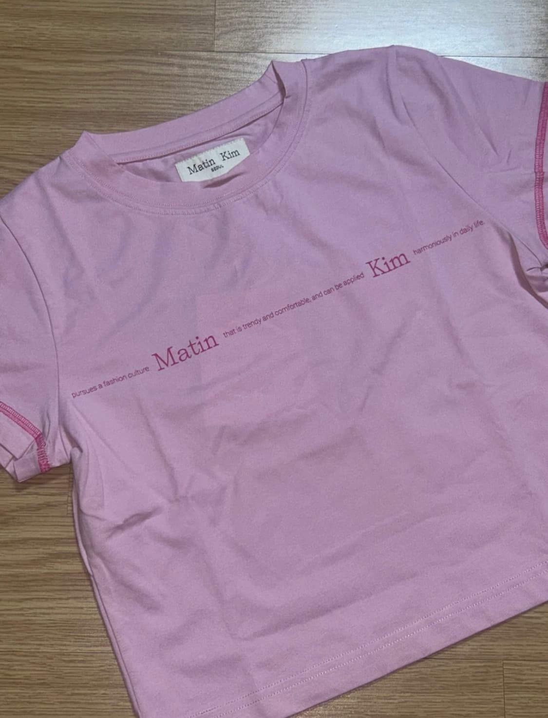 마뗑킴 스몰 라인 로고 스티치 크롭 탑(핑크) 상품이미지2