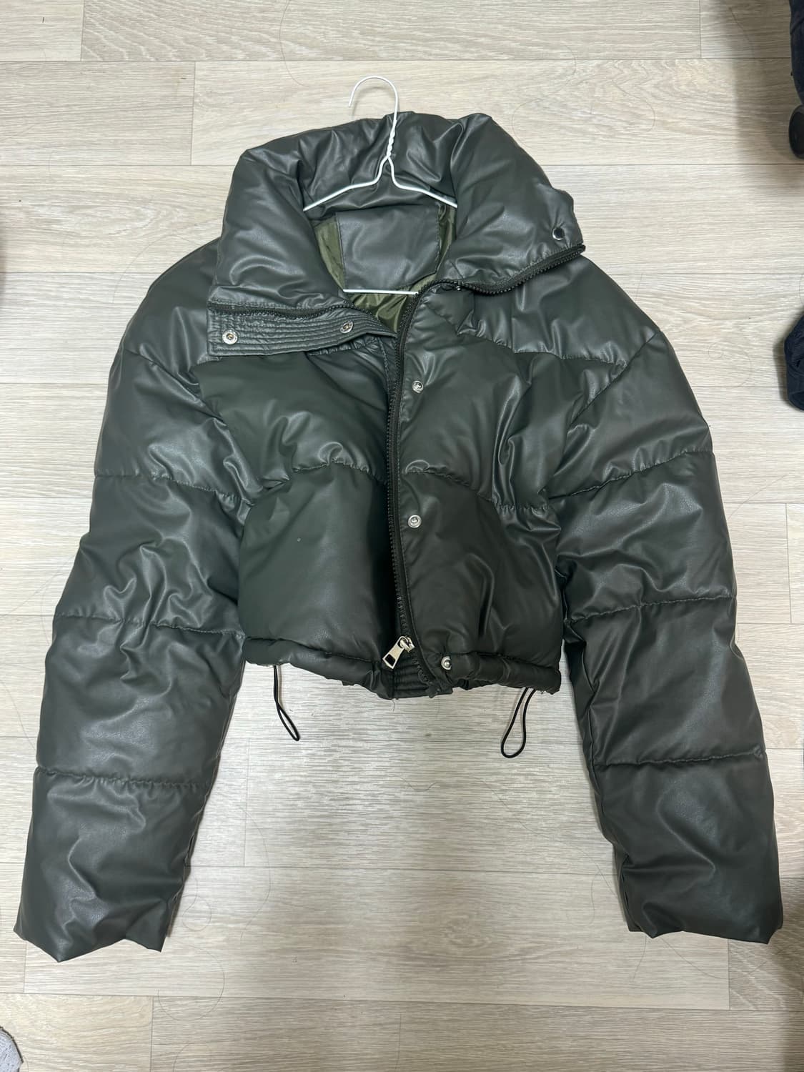 에잇세컨즈 크롭패딩 상품이미지1