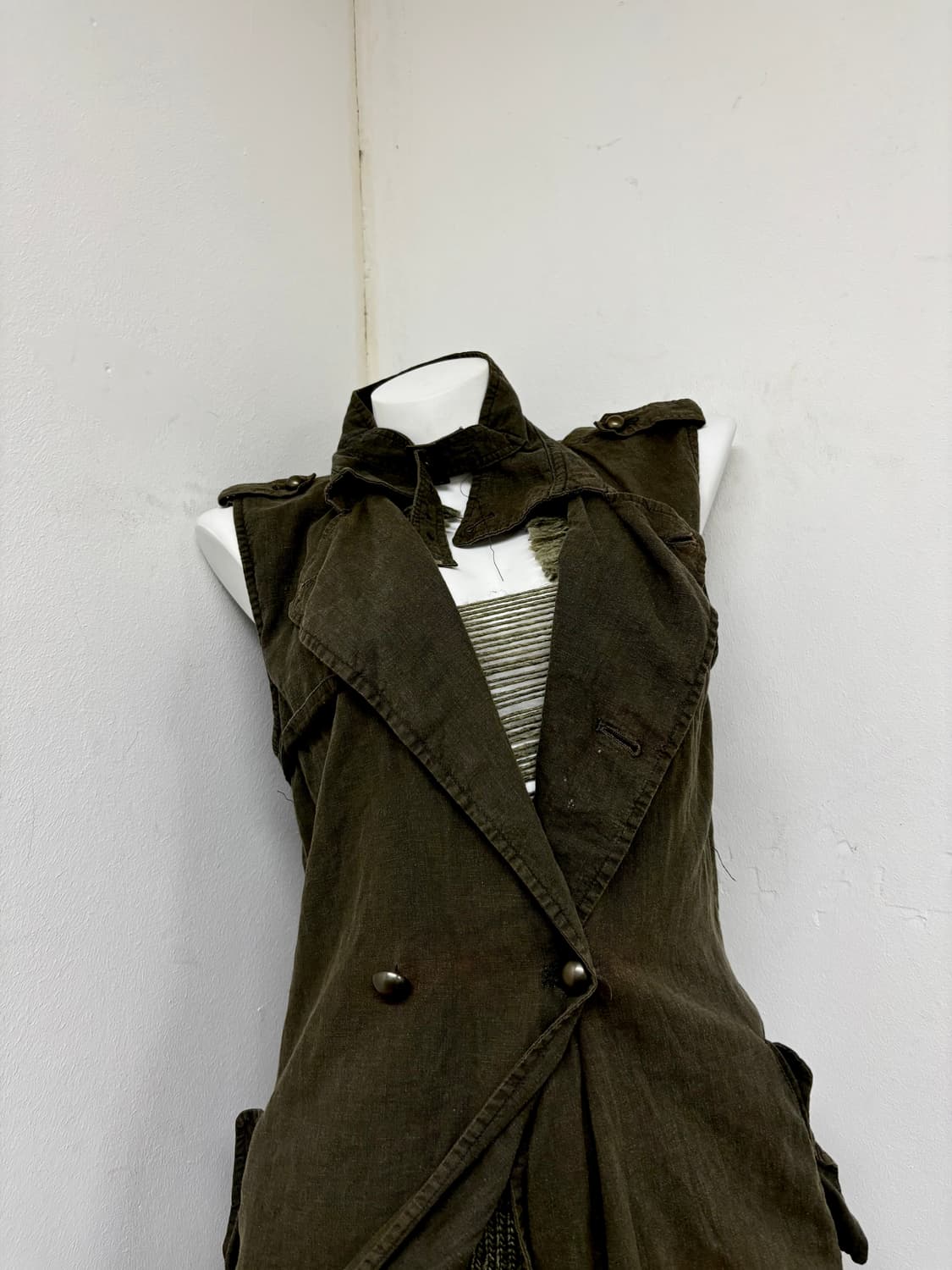“Vintage” Grunge Mood Neck Buckle Detail 상품이미지3