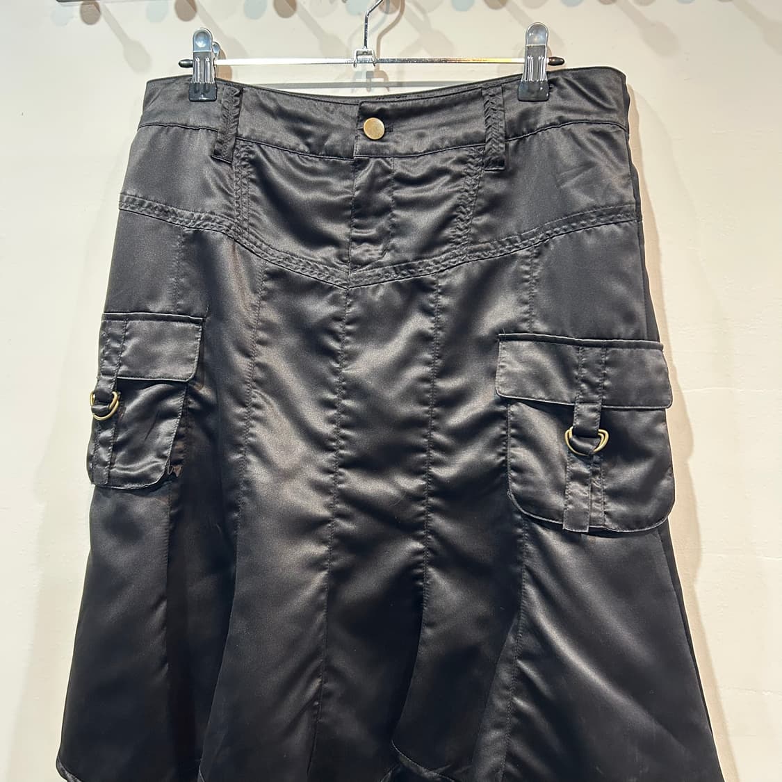 블랙 새틴 버클 스커트 상품이미지2