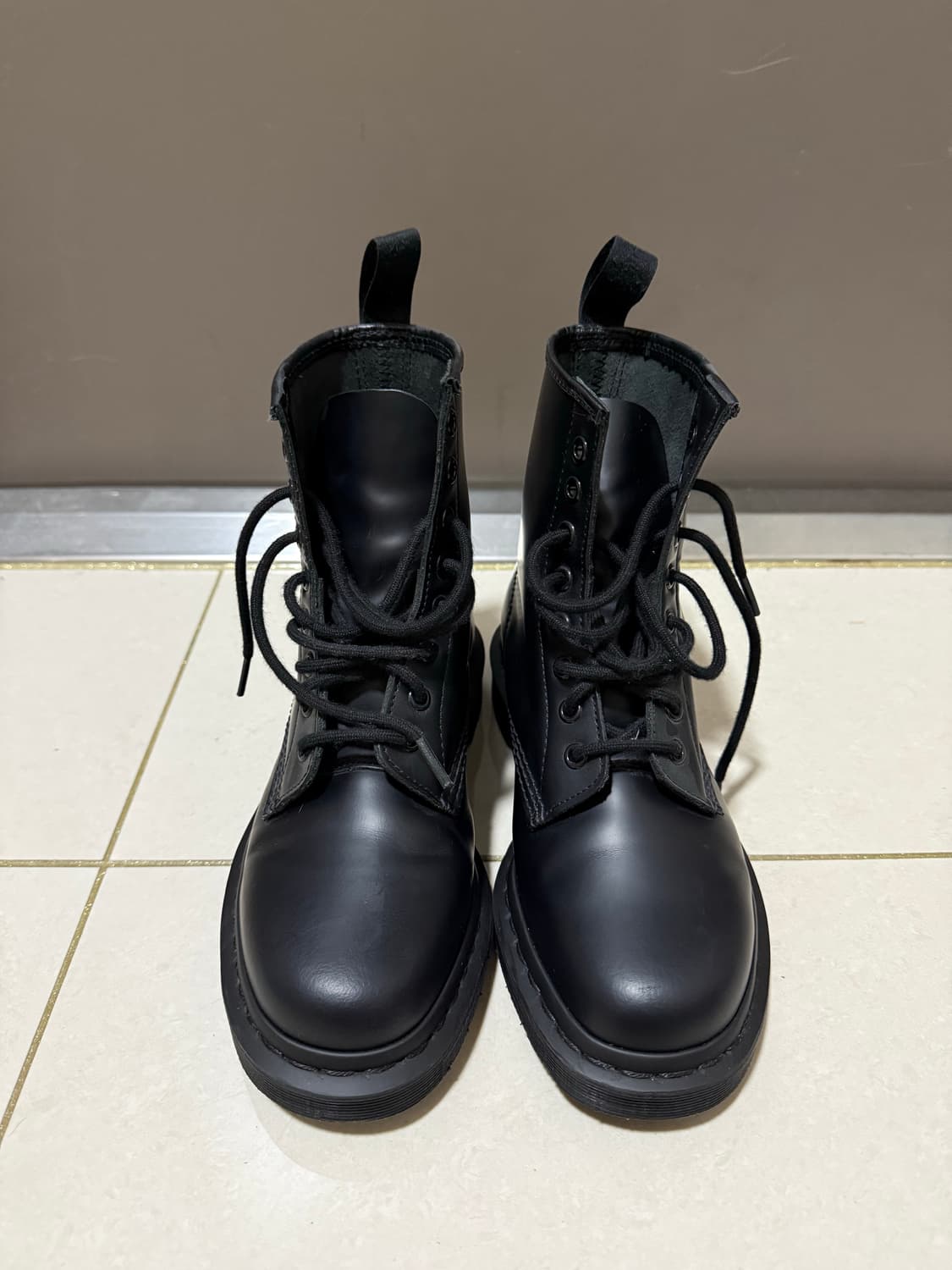 닥터마틴 8홀 1460 모노 240 상품이미지1