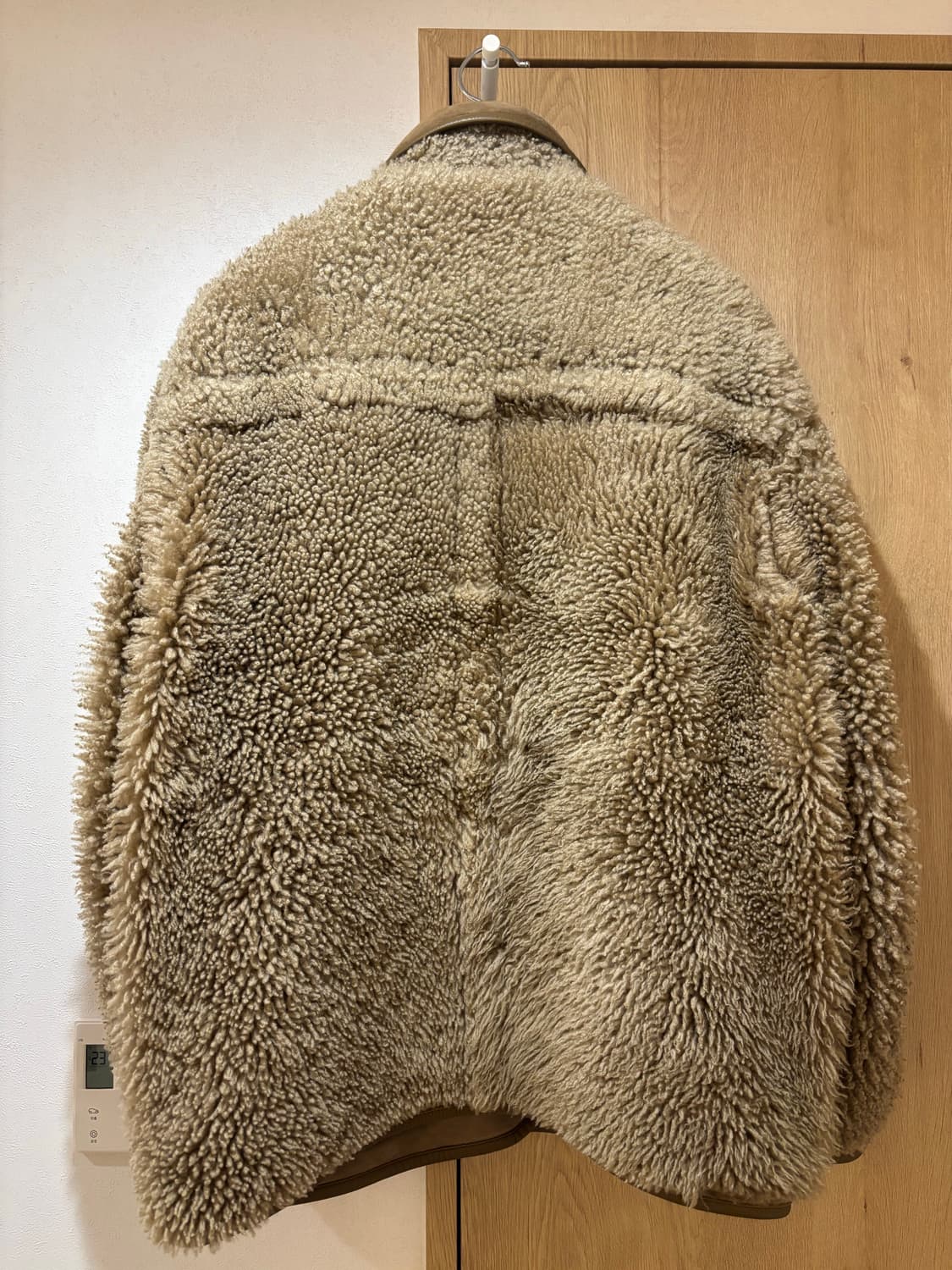 르메르 23fw 시어링 리버시블 무스탕 m 팝니다 상품이미지4