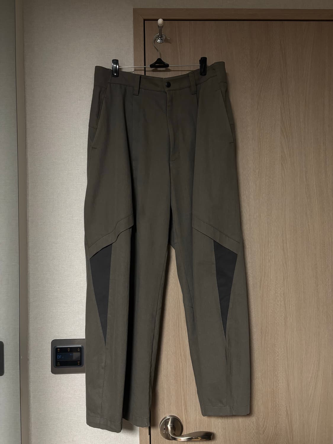 해칭룸 바지 상품이미지1