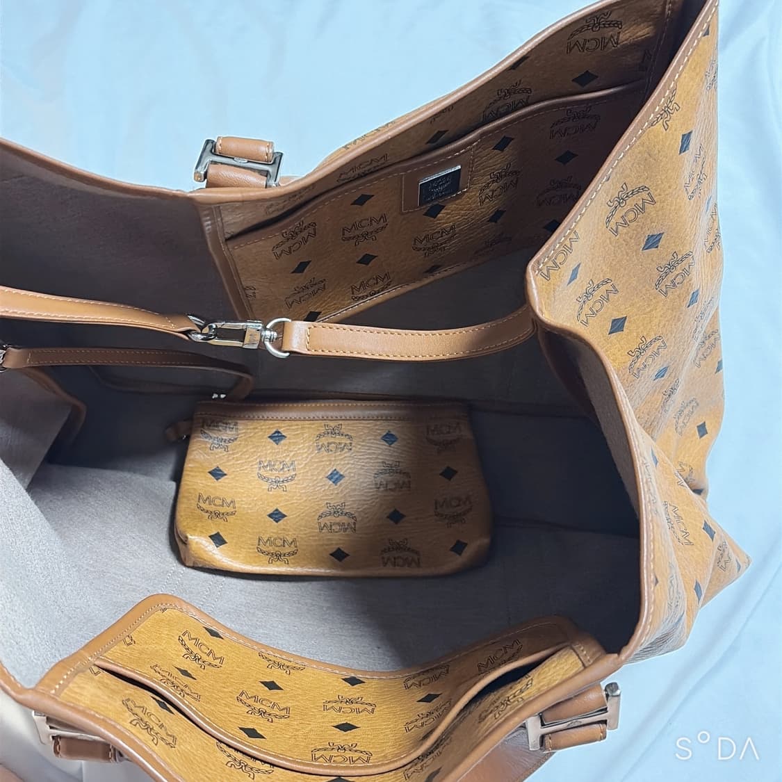 MCM 엠씨엠 시그니터 패턴 쇼퍼백 상품이미지8