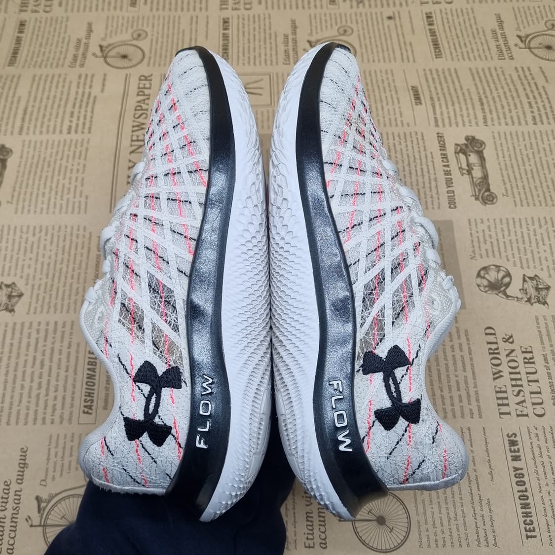 언더아머 플로우 벨로시티윈드 여성런닝화235  상품이미지5