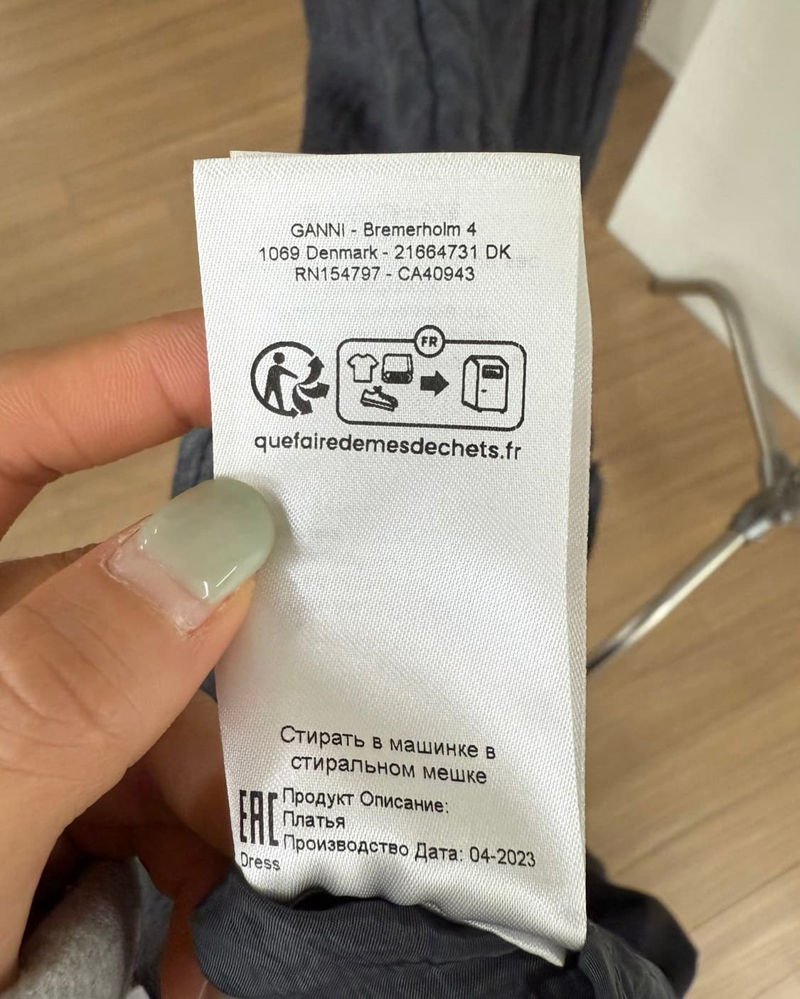 가니 그레이 샤이니 테크 스트랩 미디 드레스  상품이미지9