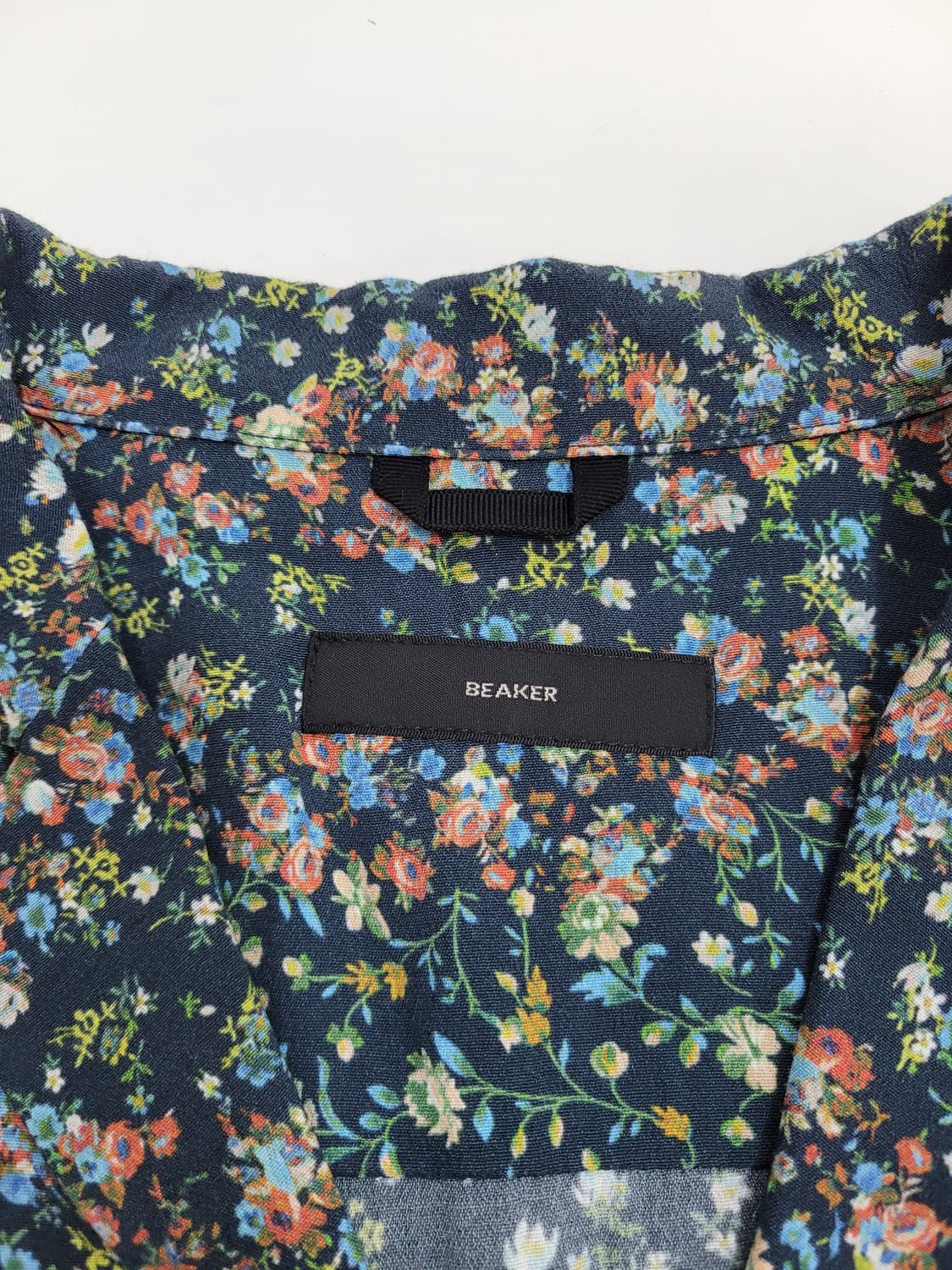 BEAKER 비이커 레이온 셔링 블라우스 / 여 82 (55)
 상품이미지8