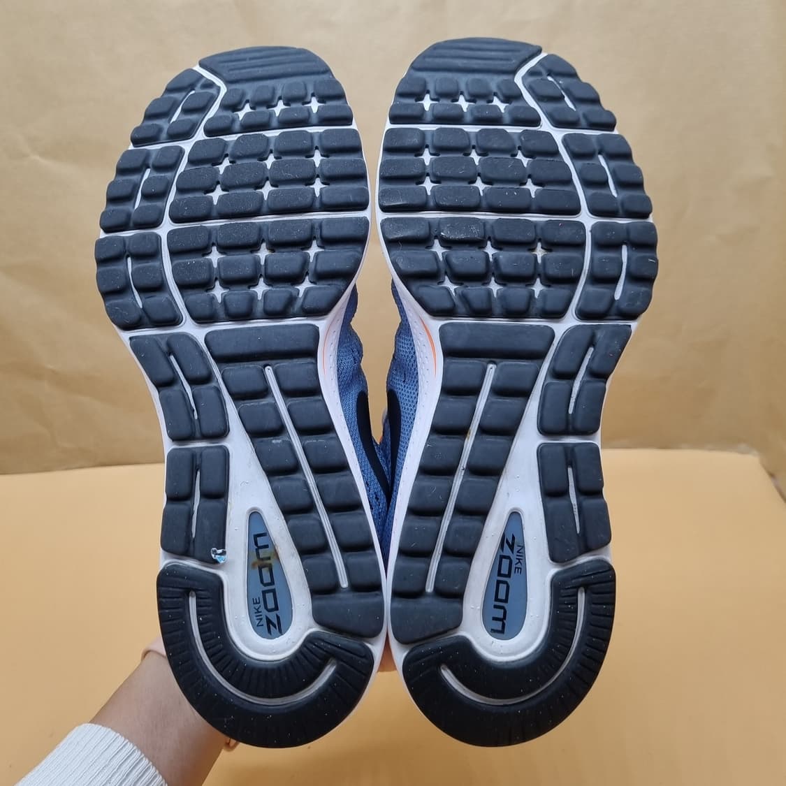 나이키 에어 줌 보메로12 운동화250. 상품이미지3