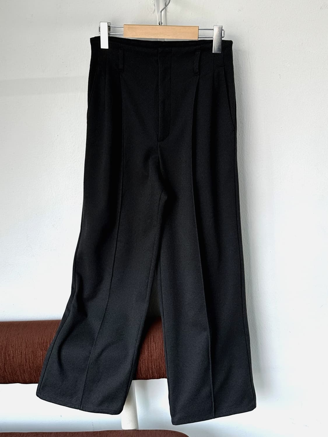 Heavy tweed fabric center crease pants 상품이미지1