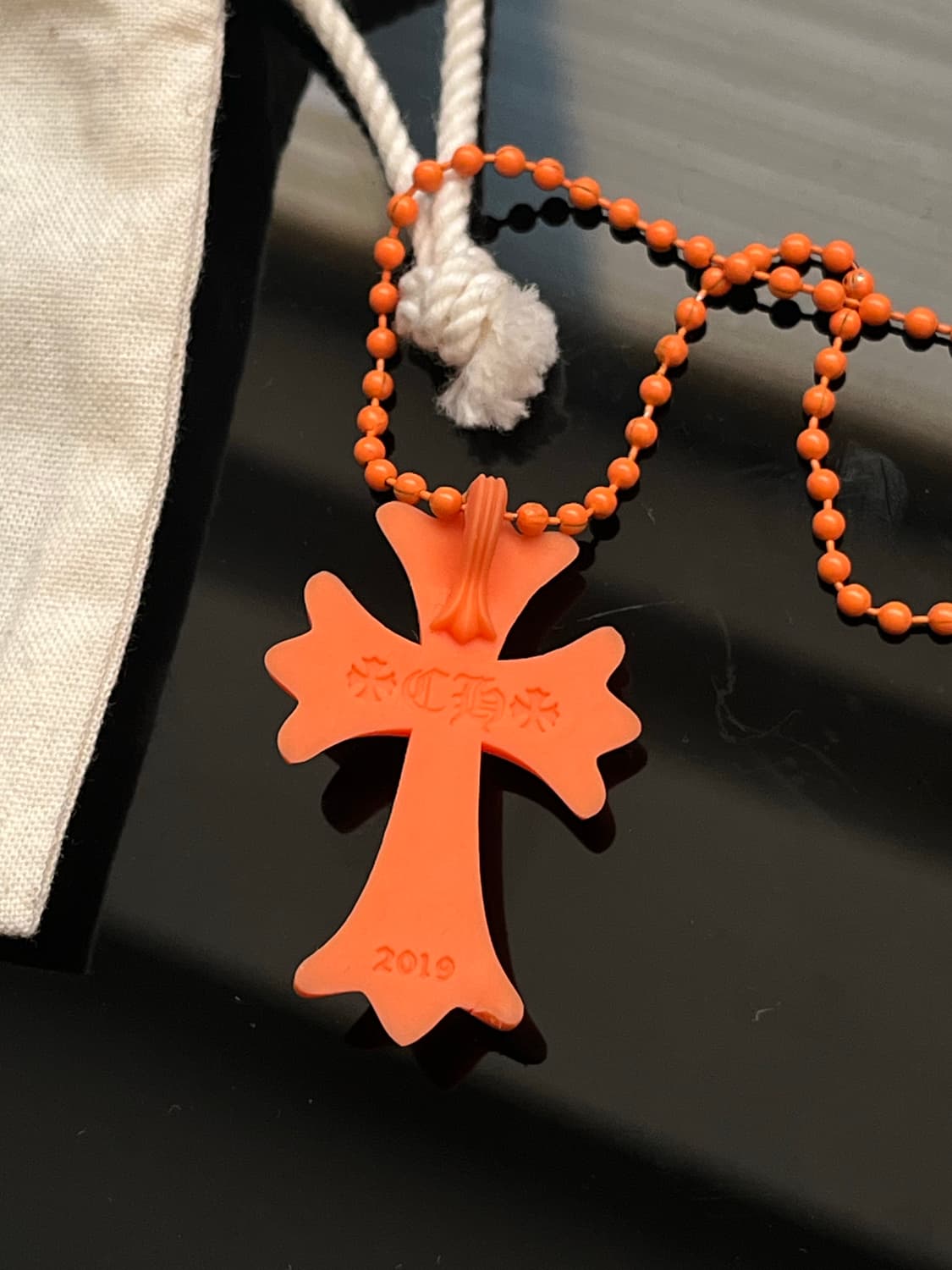 크롬하츠 실리크롬 CH 크로스 펜던트 오렌지 상품이미지3