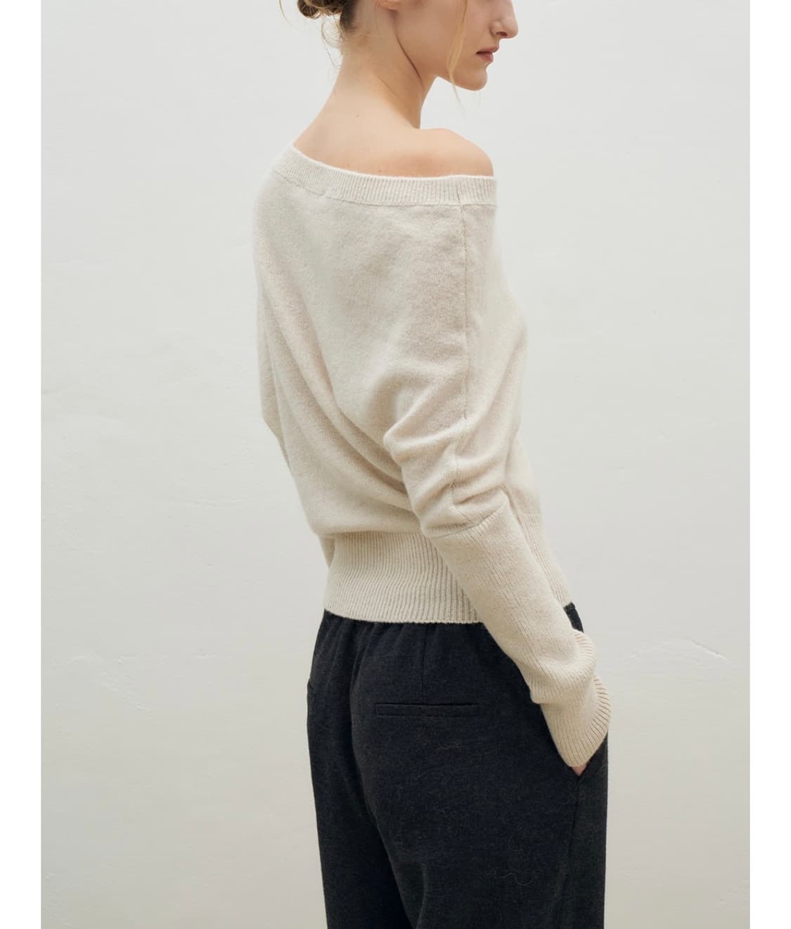 LAMEREI. baby alpaca off shoulder knit 상품이미지2