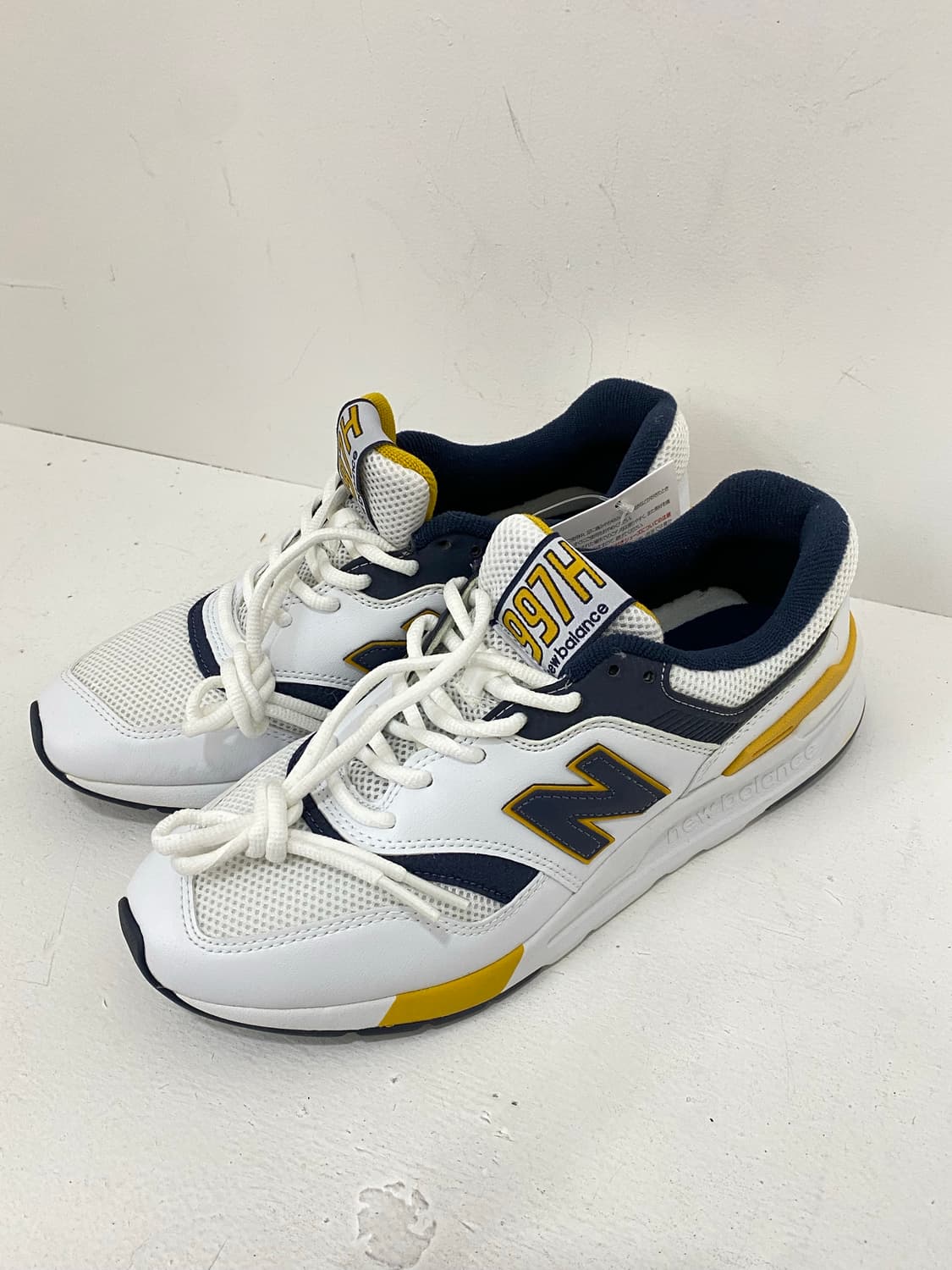 뉴발란스 997H 화이트 네이비 상품이미지1
