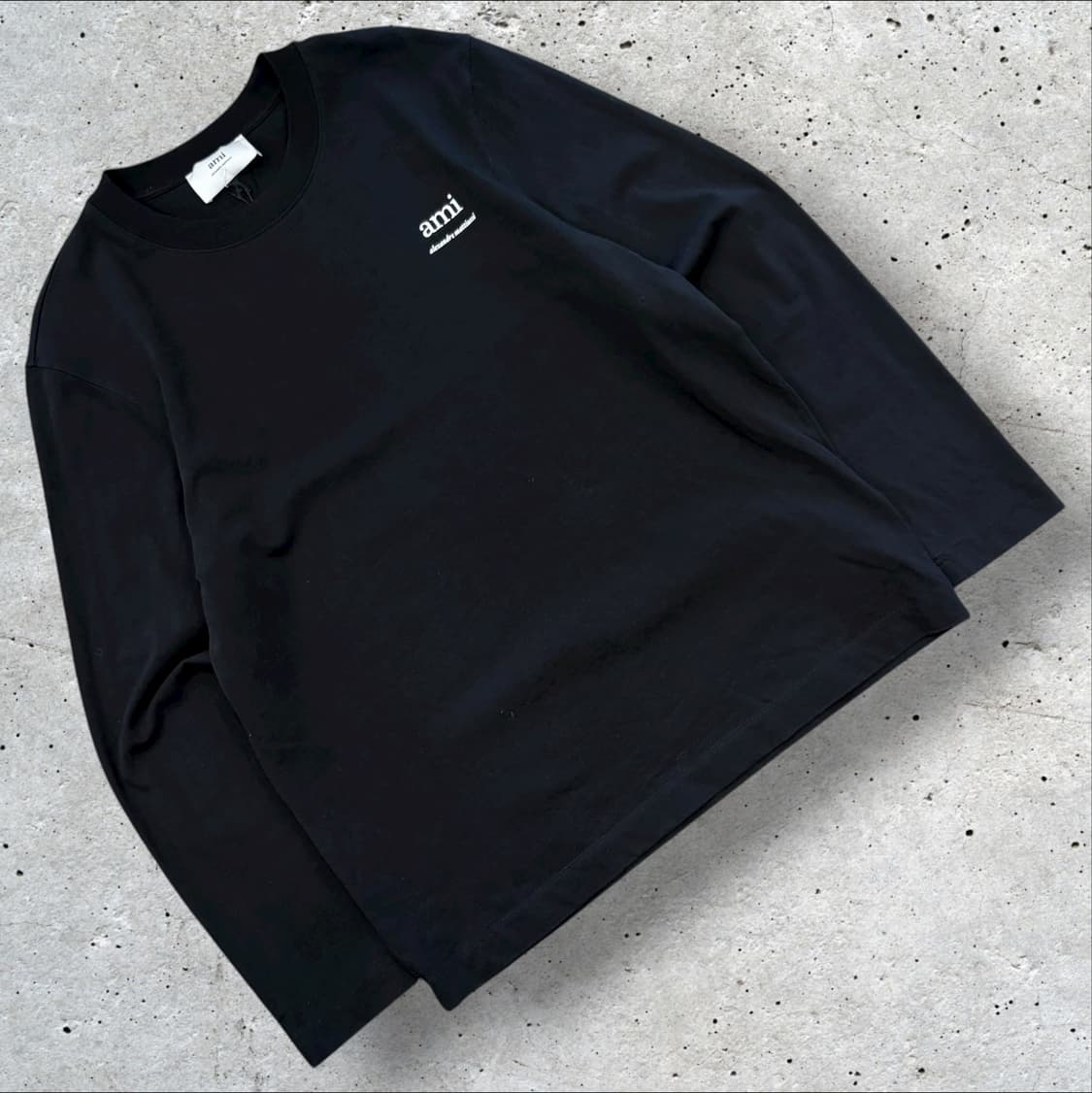 [L] 아미 스몰 로고 긴팔 티셔츠 블랙 B342 상품이미지1