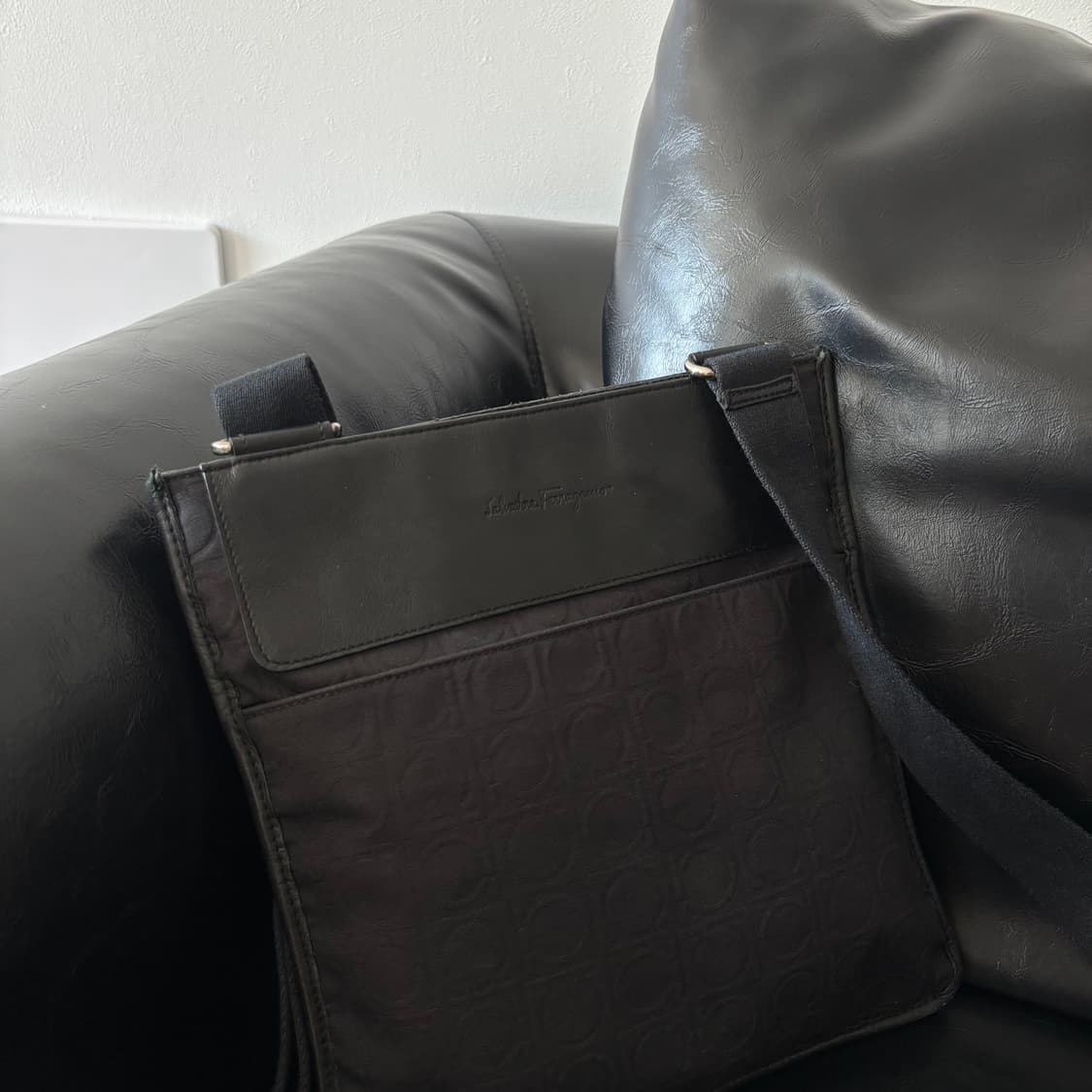 Ferragamo Archival Nero Flat Bag 상품이미지2