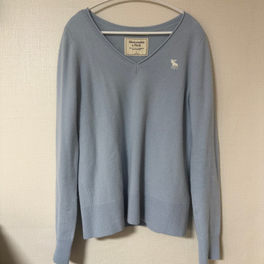 아베크롬비 하늘색 니트 브이넥 롱슬리브 상품이미지1