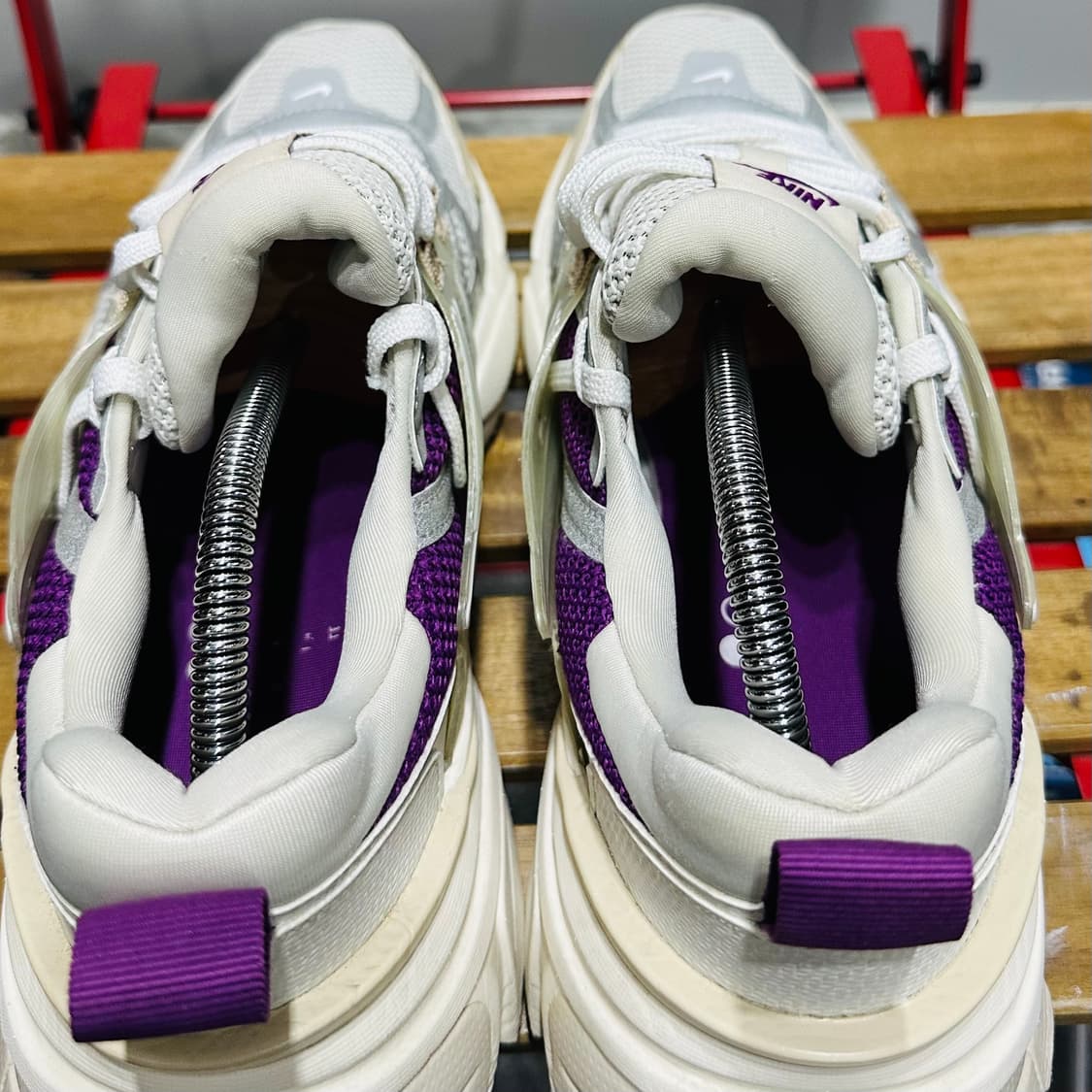 285) 나이키 운동화 남성 남자 신발 V2K 메탈릭 런 상품이미지4