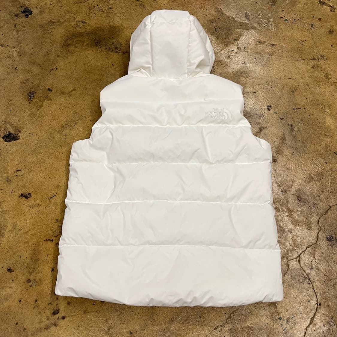 노스페이스 화이트 후드 패딩 조끼  상품이미지3