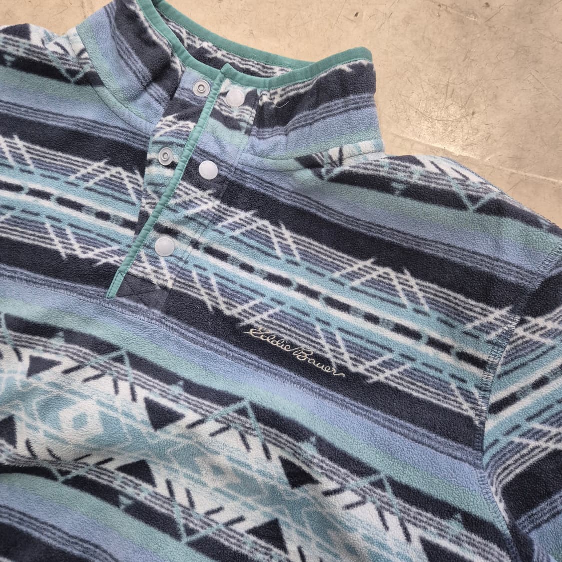 에디바우어 아즈텍 버튼 반집업 신칠라 XL 상품이미지2