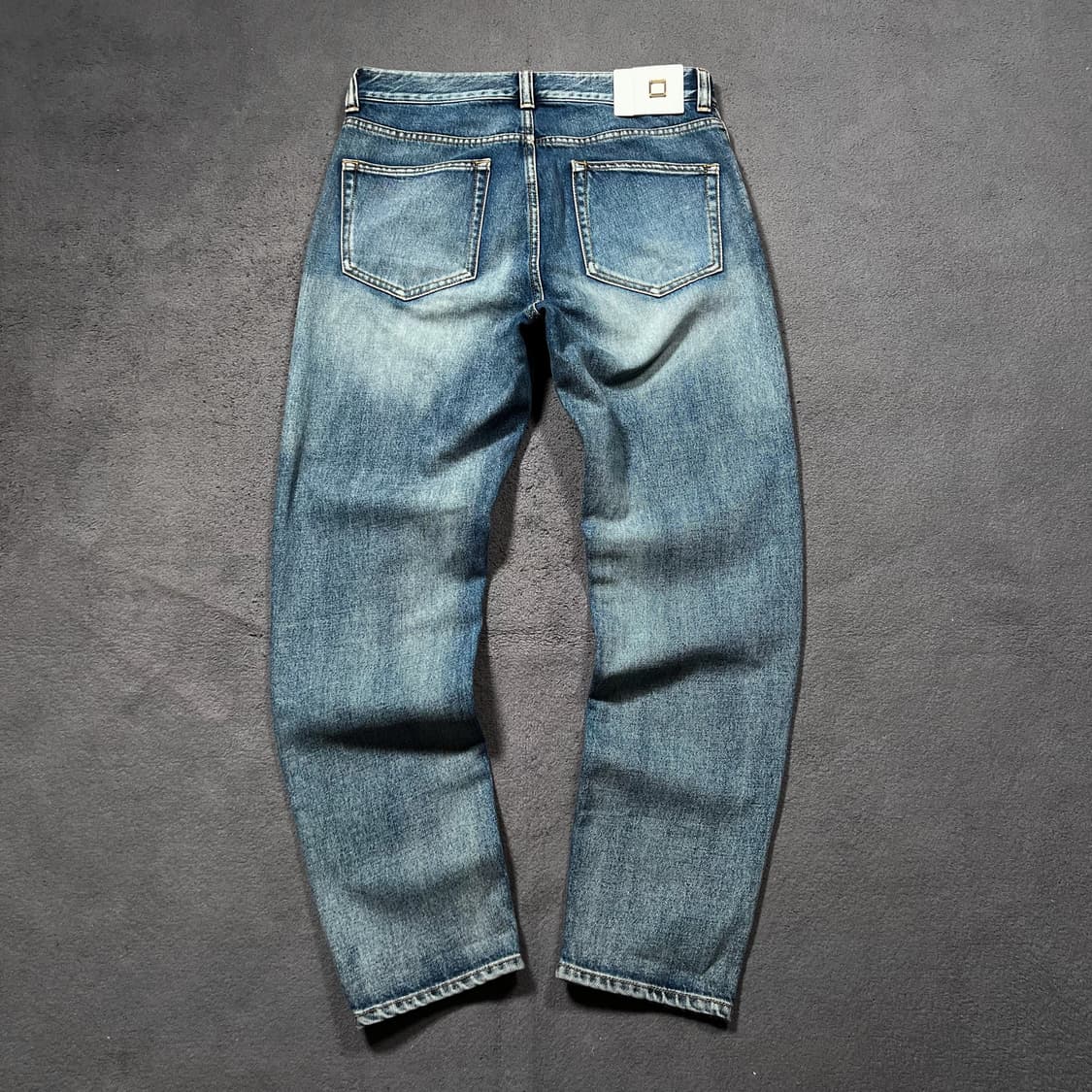 우영미 20FW 테이퍼드 워싱 데님 팬츠 상품이미지5