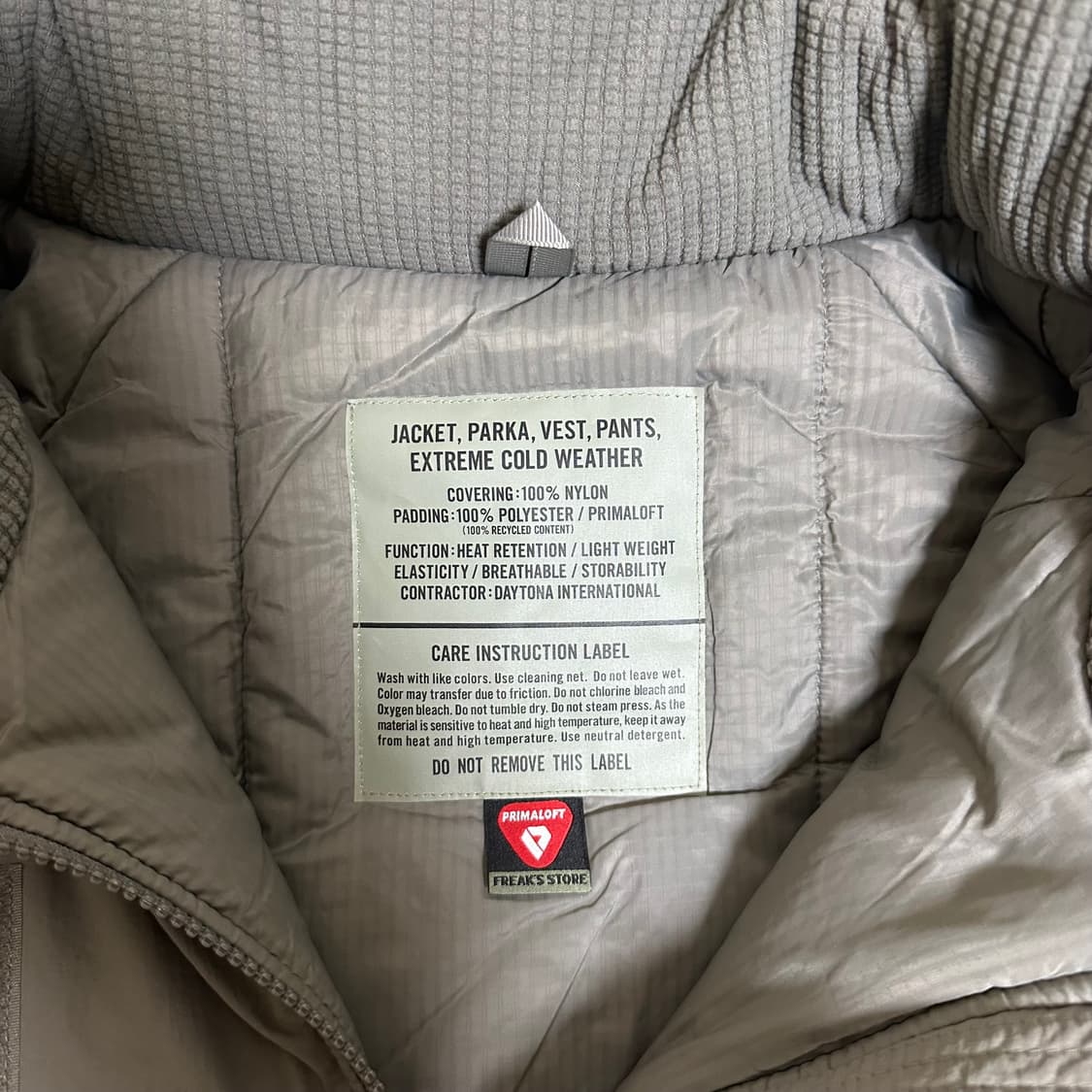 프릭스스토어 레벨7 프리마로프트 자켓 M 사이즈 판매합니다  상품이미지3