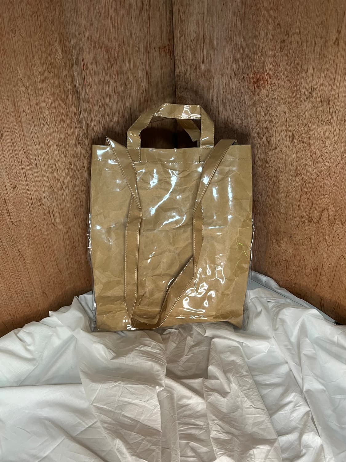 꼼데가르송 서츠 PVC 크래프트 페이퍼 크로스백 상품이미지2