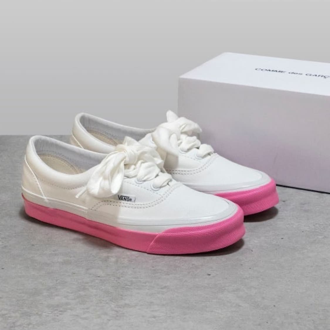 꼼데가르송 걸 반스 240사이즈 상품이미지1