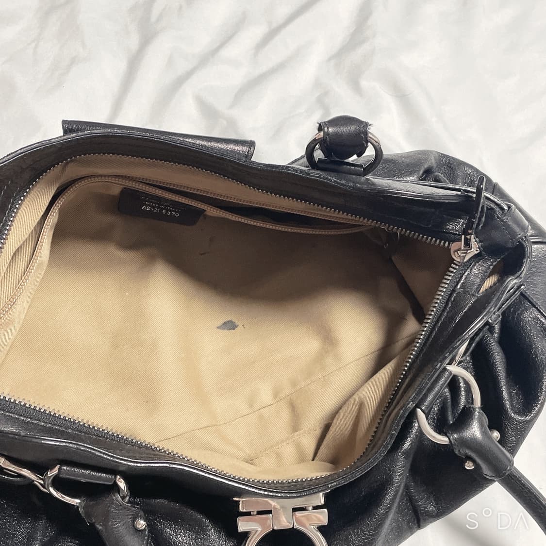 페라가모 블랙 숄더백 상품이미지8