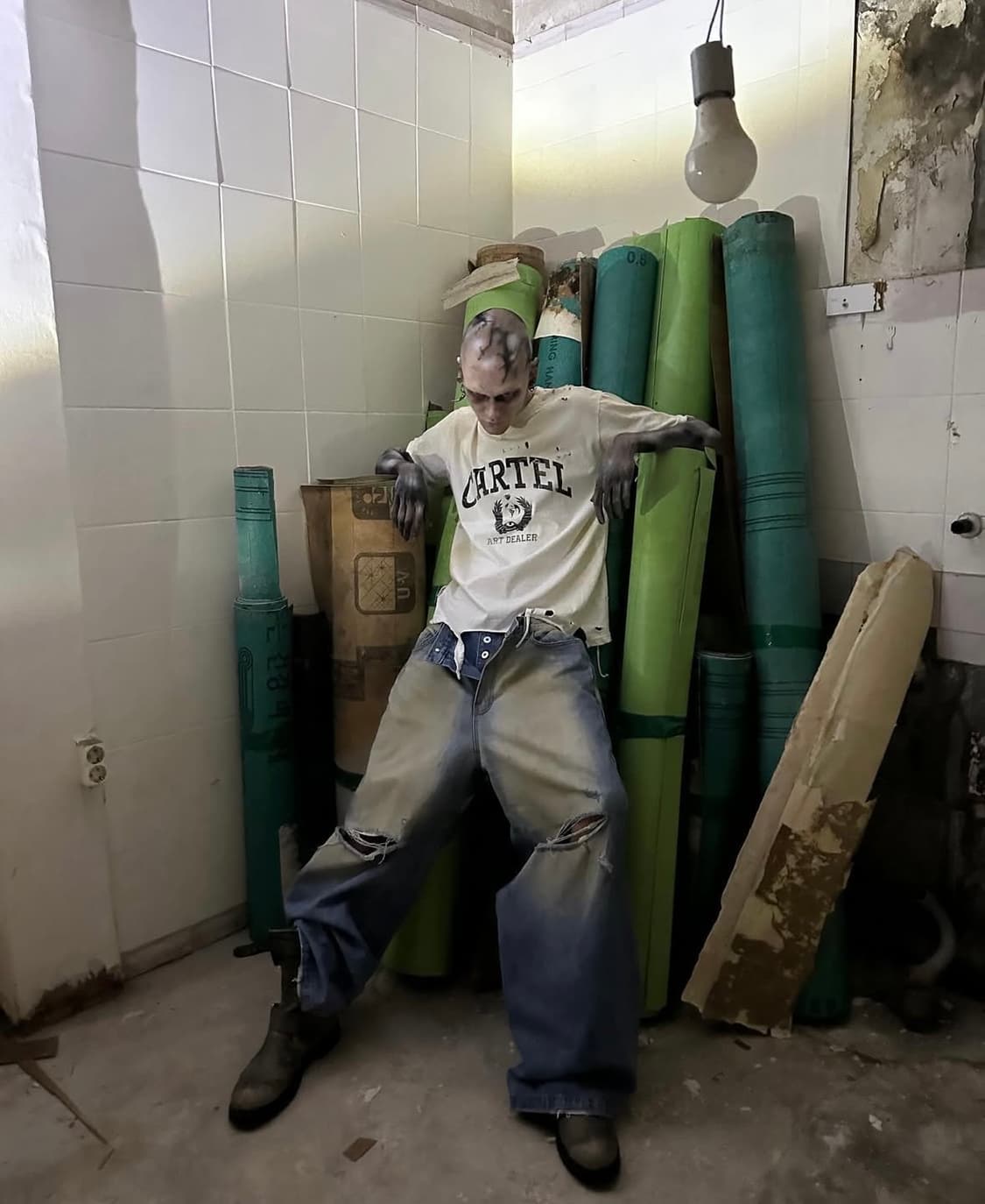 SUNDAYOFFCLUB Distressed Denim 상품이미지4