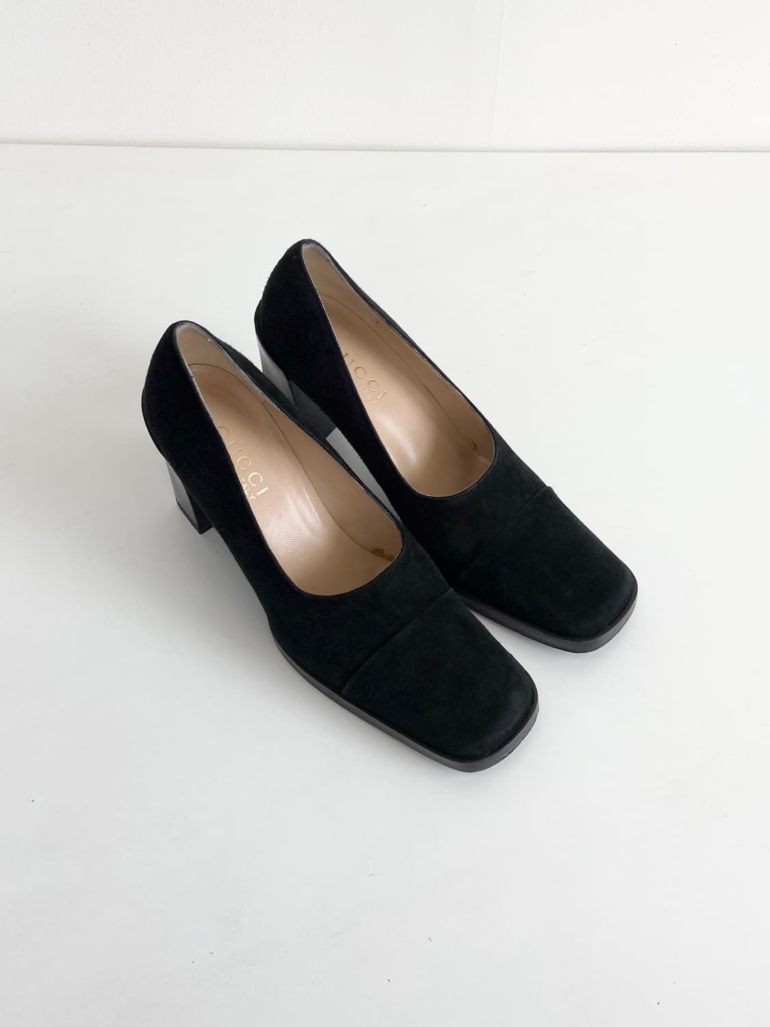 구찌 스퀘어토 스웨이드 펌프스  상품이미지1