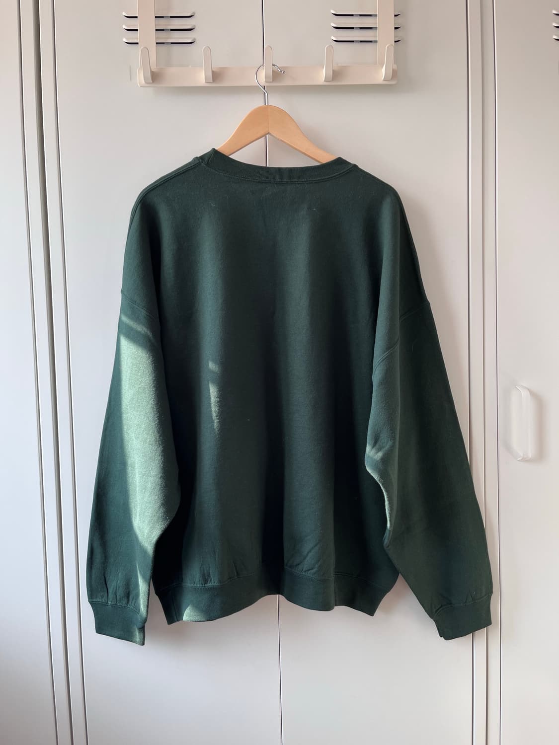 Gildan 크리스마스 산타 오버핏 맨투맨  상품이미지9