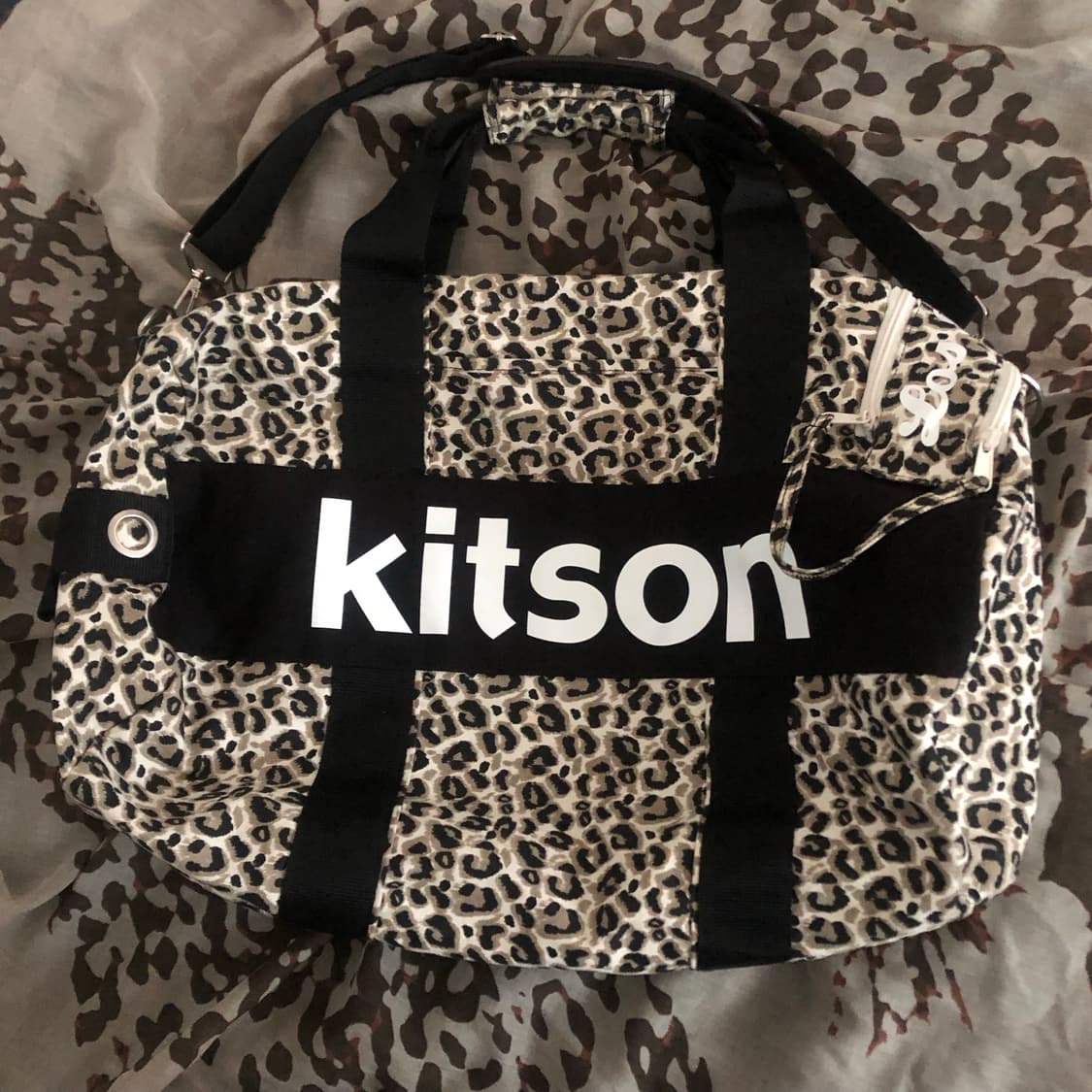 kitson 갸루 브라운 호피 빅로고 더플백 크로스백 상품이미지2