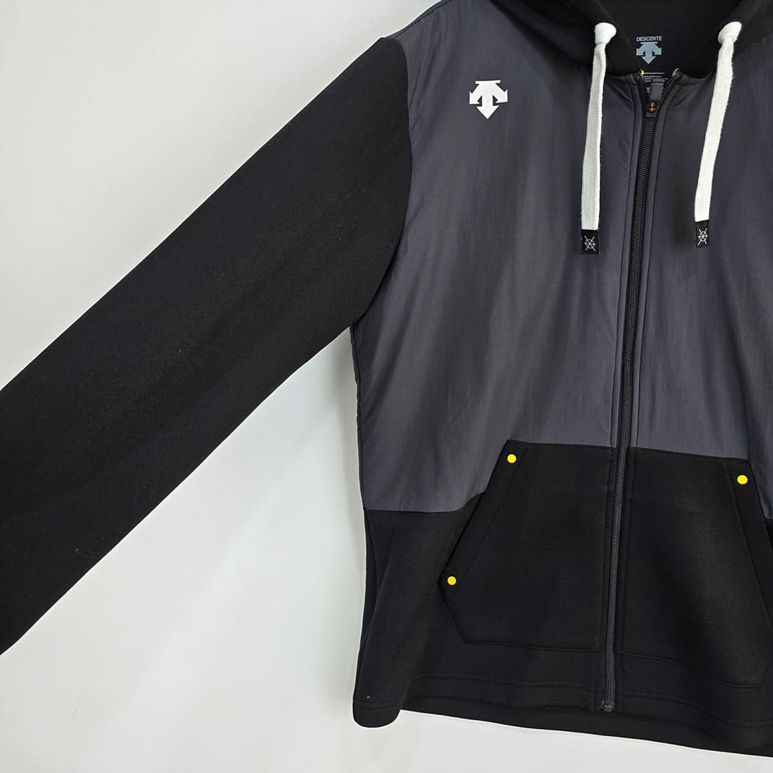 데상트 Descente 배색 후드집업 블랙/그레이 110 상품이미지3