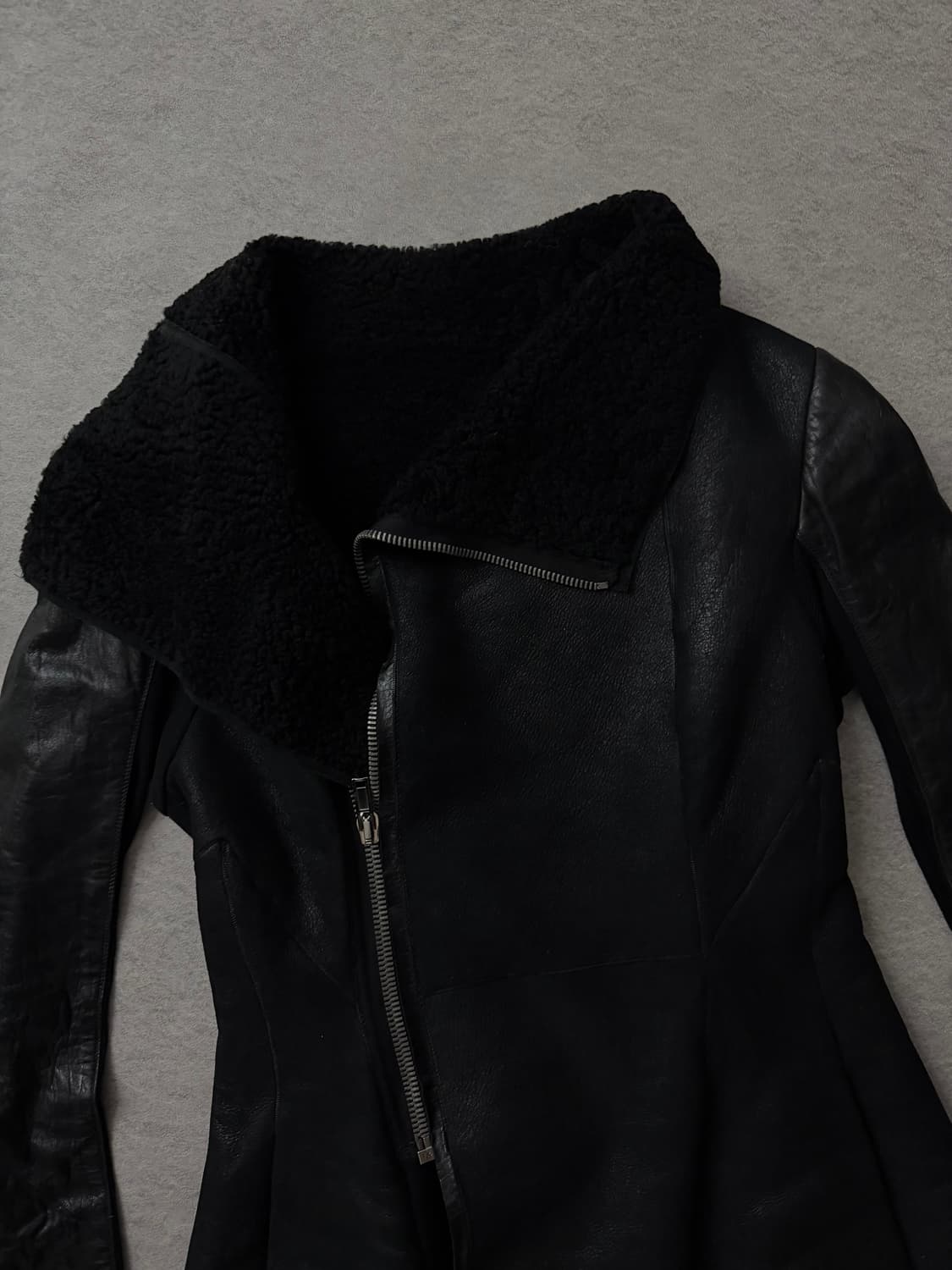 릭오웬스 램스킨 비대칭 롱무스탕 상품이미지4