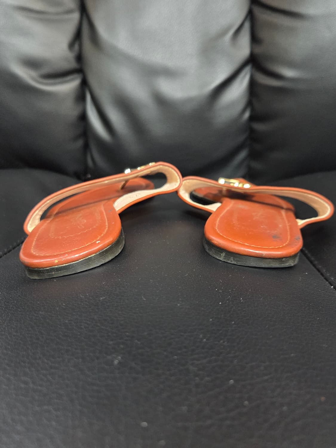 (정품) [입생로랑] 카상드르 가죽 쪼리 플랫 샌들 | 00040 상품이미지4