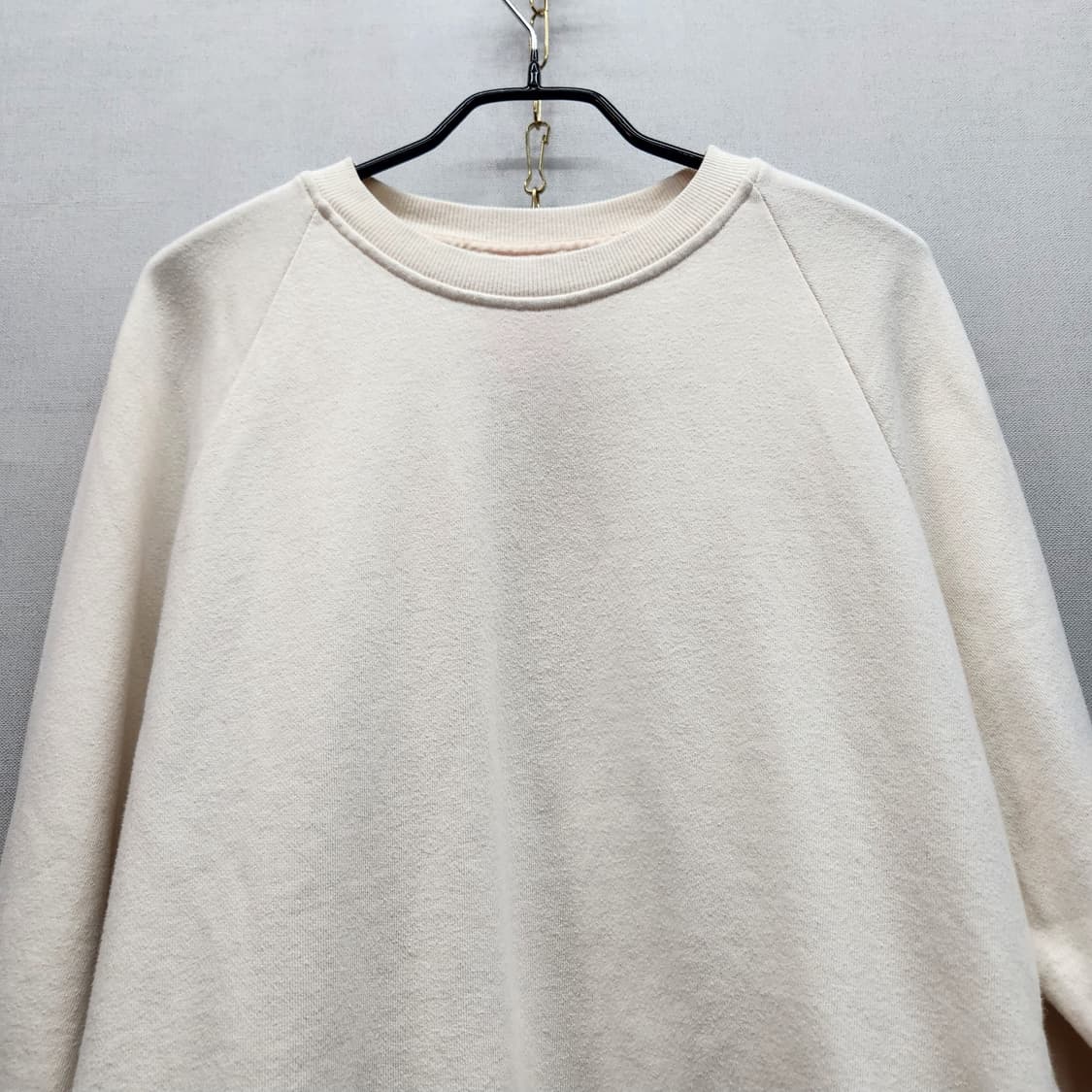 럭키슈에뜨 프릴 디테일 맨투맨 L 상품이미지2