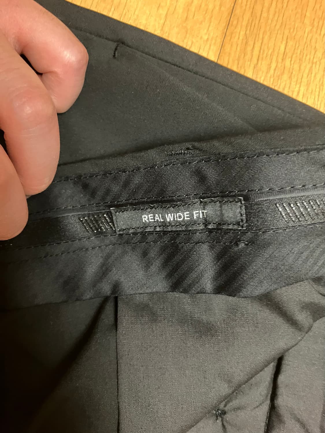 무신사 스탠다드 리얼 와이드 히든 밴딩 슬랙스 [블랙] 36 상품이미지4