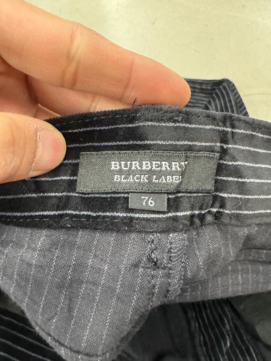 버버리 블랙 라벨 벨벳 카고 팬츠 76 상품이미지6