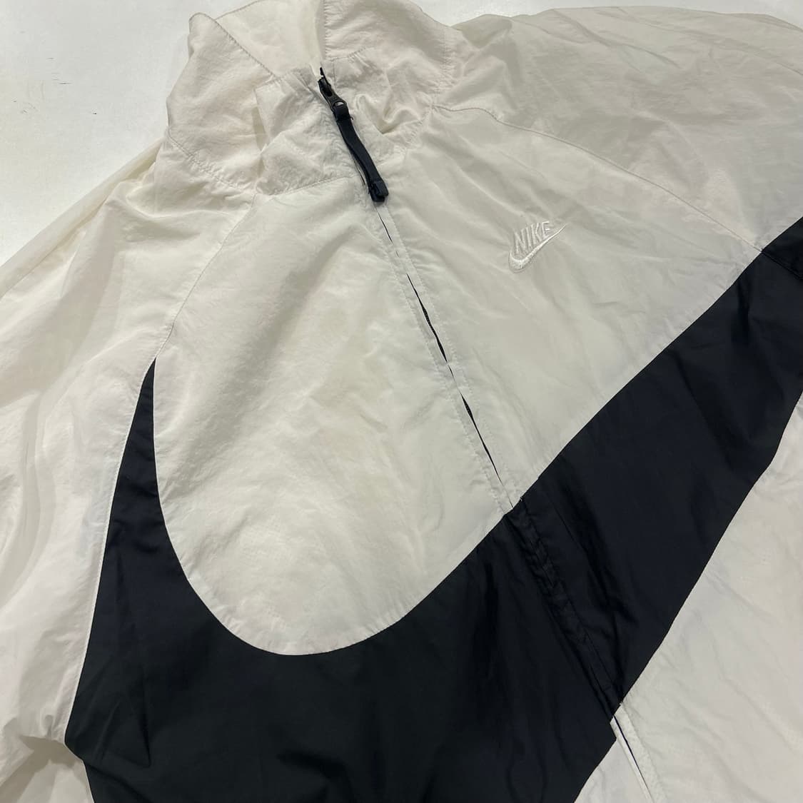 [L] 나이키 빅 스우시 바람막이 화이트/블랙 상품이미지5