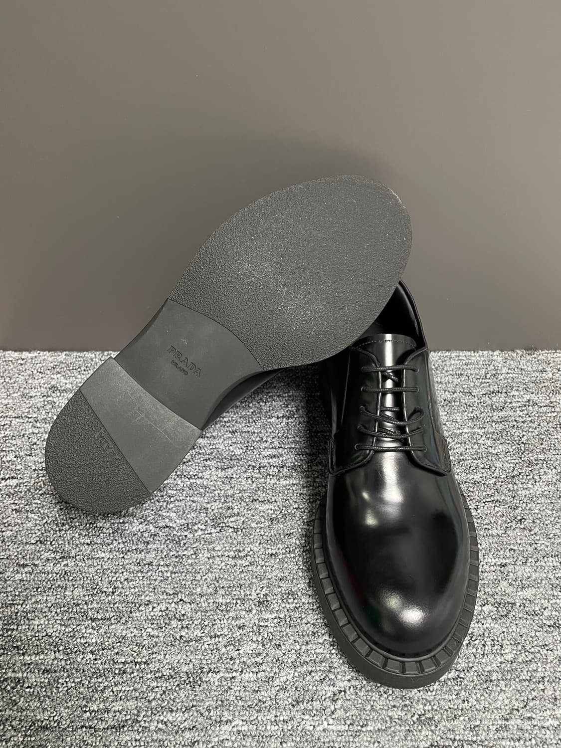 새상품 프라다 로퍼 더비 슈즈 삼각 로고 브러시드 구두 38 사이즈 상품이미지8