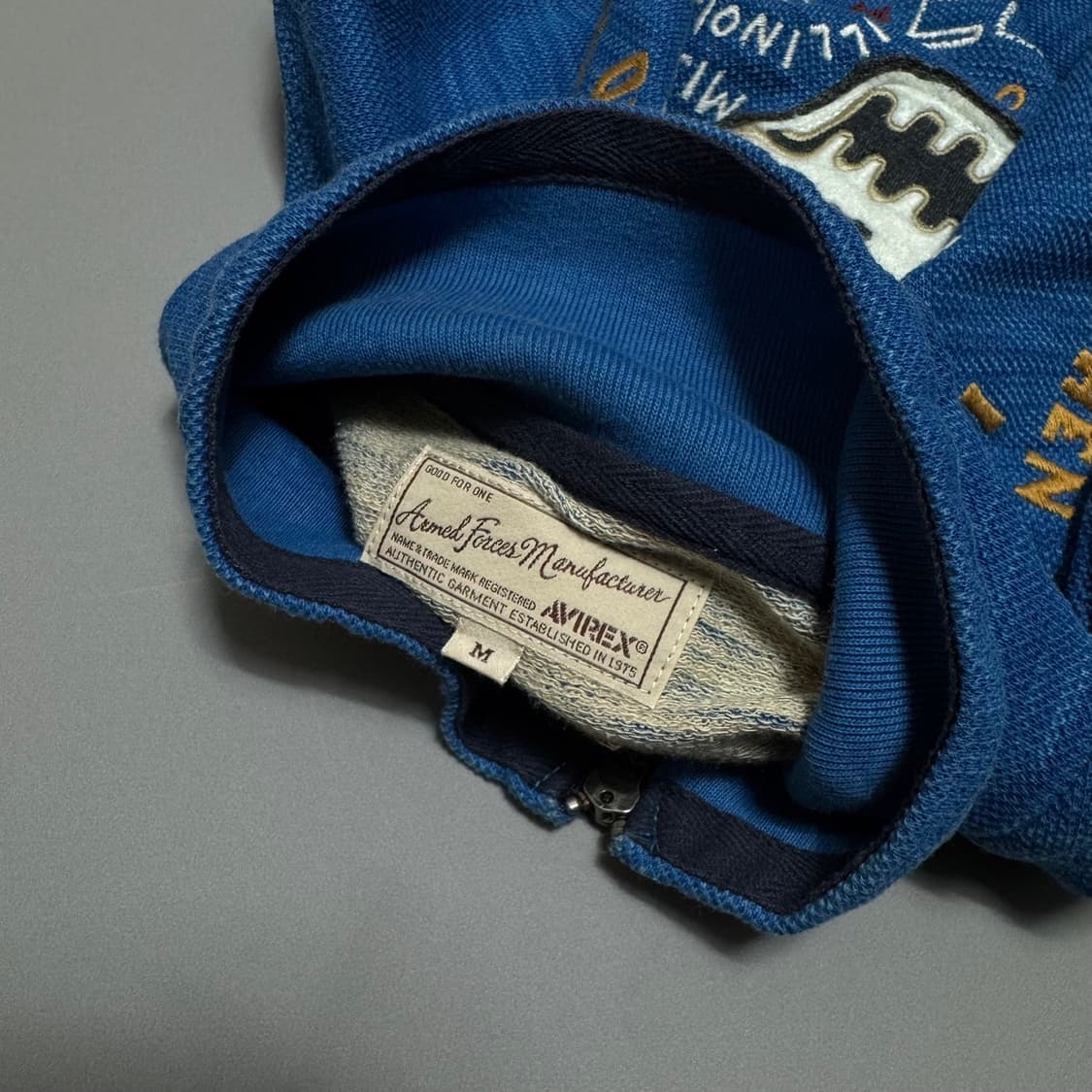 아비렉스(AVIREX) 블루 워시드 코튼 자수로고 하이넥 집업 자켓 상품이미지3