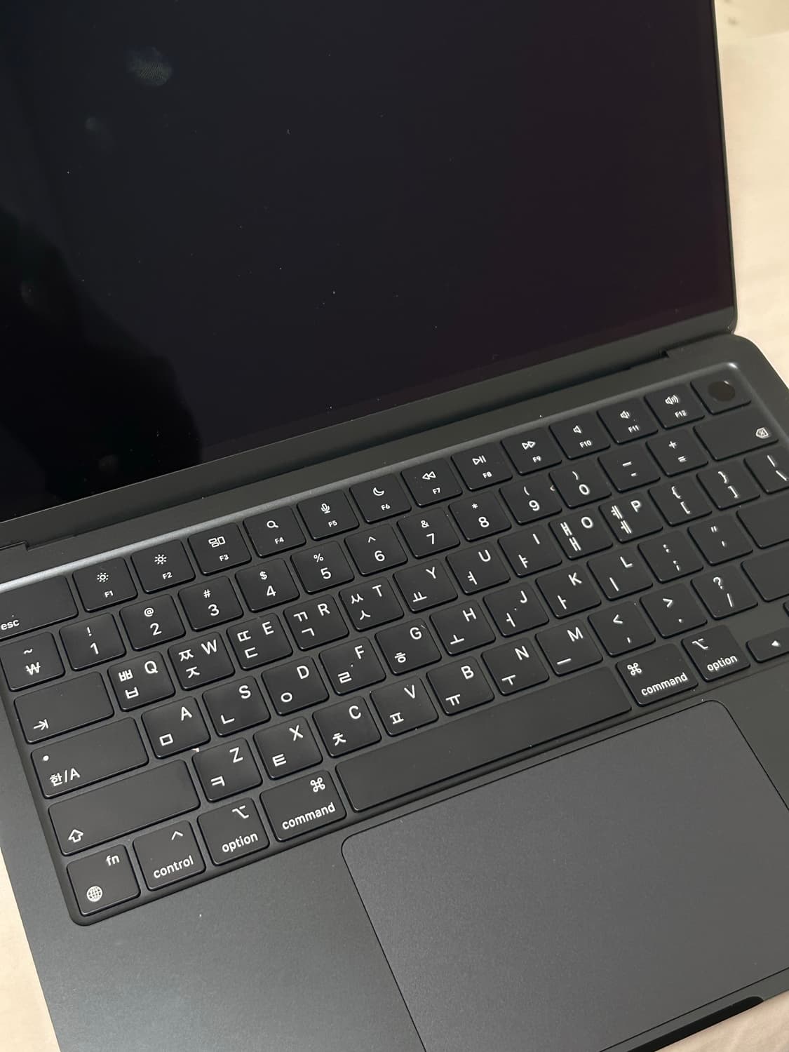 급처) 맥북 에어 M2 13인치 미드나이트 16GB / 256GB 상품이미지4