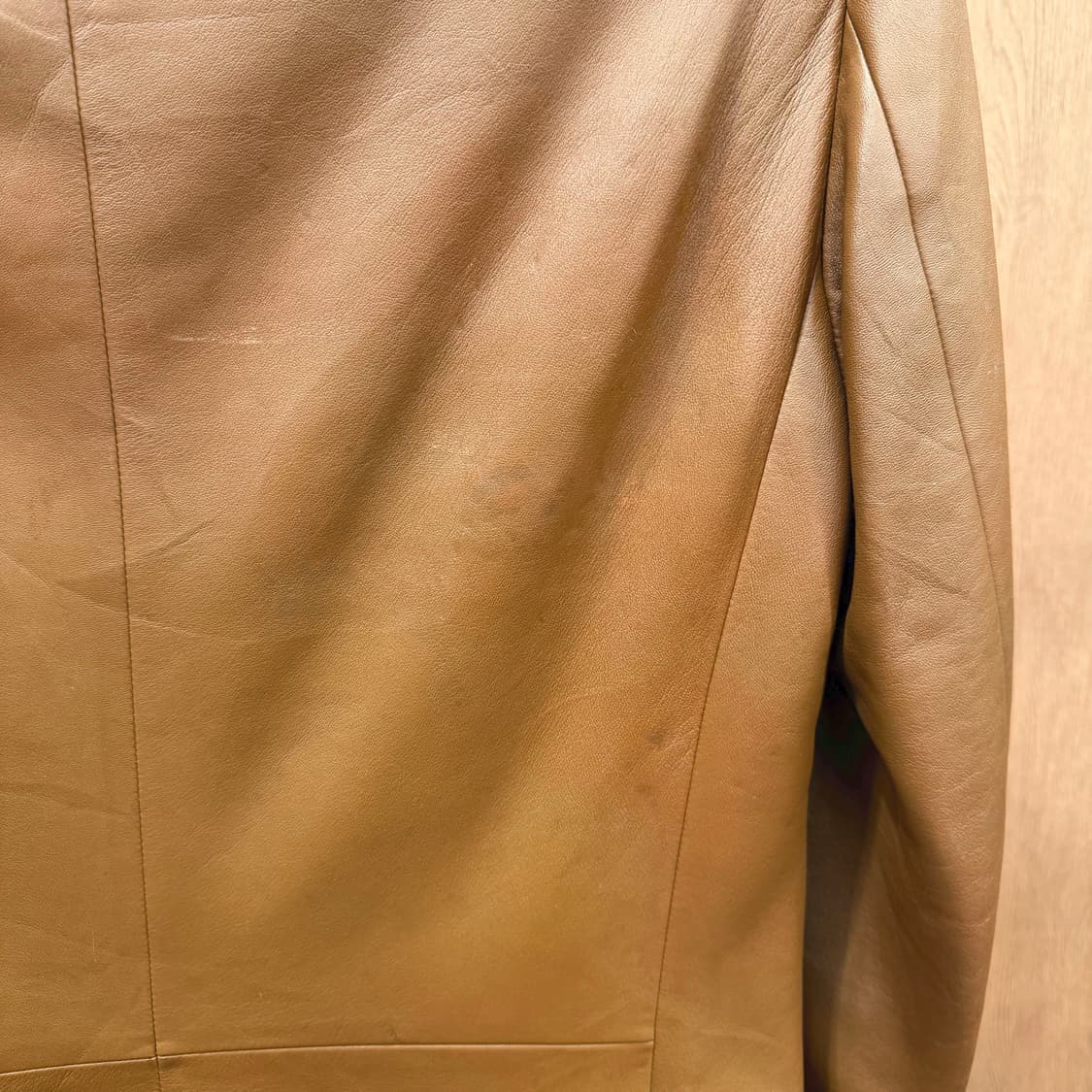 로에베 레더 테일러드 자켓 싱글 버튼 플랩 포켓 디테일 레귤러핏 브라운 상품이미지9