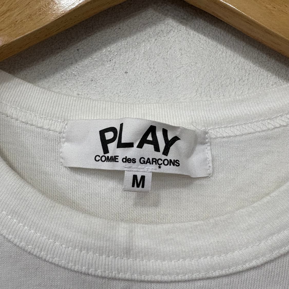 꼼데가르송 플레이 폴카 닷 업사이드 다운 하트 티셔츠 상품이미지5