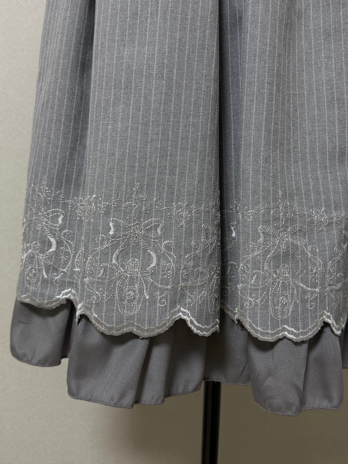 엑시즈팜 그레이 레이스 플레어 스커트 히메갸루 로걀 상품이미지1